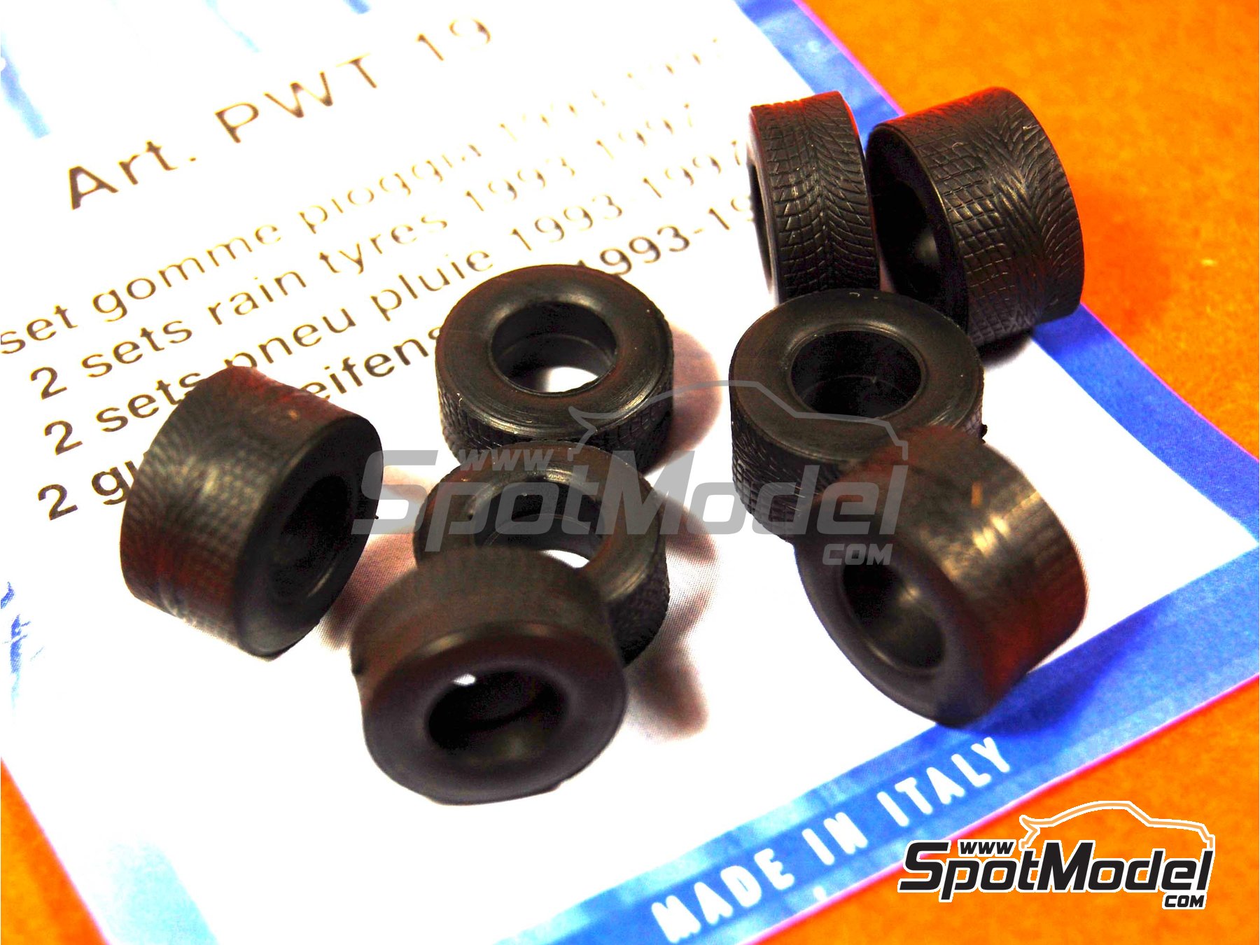 Image 1: Rain tyres - FIA Formula 1 World Championship 1993, 1994, 1995, 1996 and 1997 | Tyre set in 1/43 scale manufactured by Tameo Kits (ref.&nbsp;PWT19)