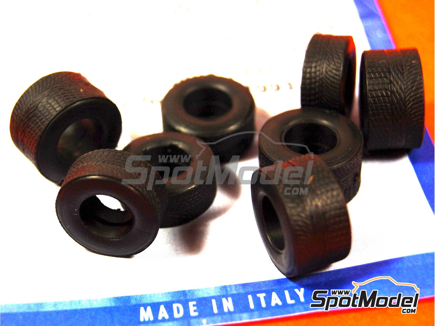 Image 2: Rain tyres - FIA Formula 1 World Championship 1993, 1994, 1995, 1996 and 1997 | Tyre set in 1/43 scale manufactured by Tameo Kits (ref.&nbsp;PWT19)