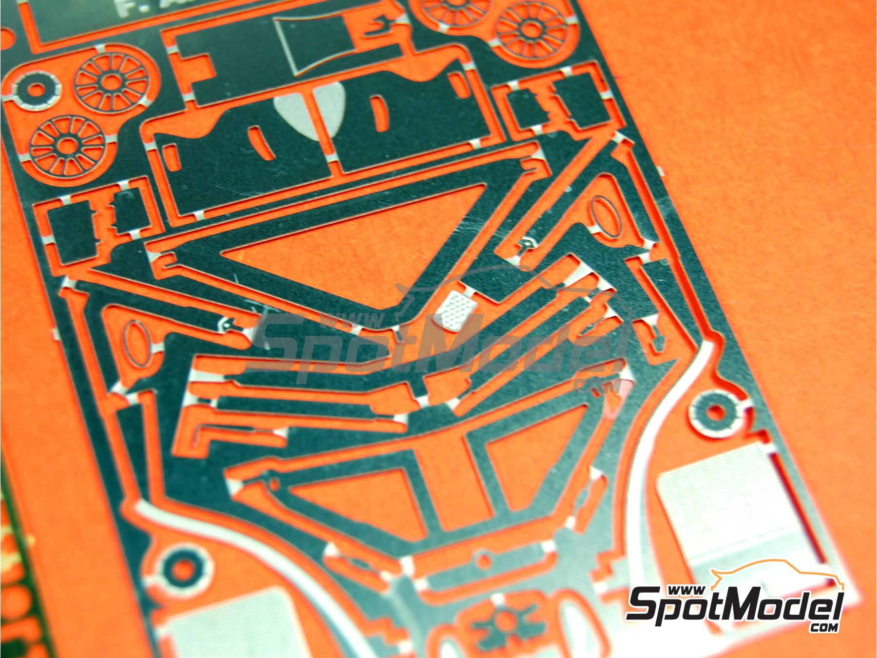 Image 26: Renault R23 - Gran Premio de Fórmula 1 de España 2003 | Maqueta de coche en escala 1/43 fabricado por Tameo Kits (ref. SLK007)