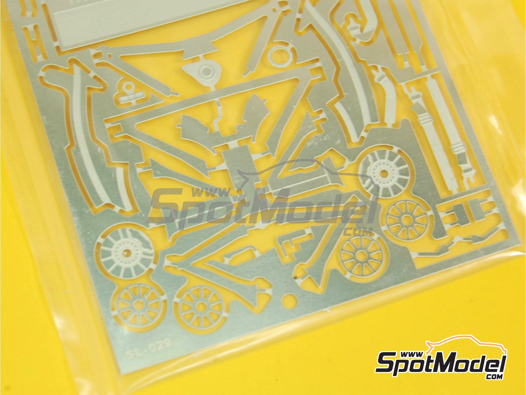 Image 15: McLaren Mercedes MP4/20 Equipo McLaren Racing Limited patrocinado por Siemens - Version de test 2006 | Maqueta de coche en escala&nbsp;1/43 fabricado por Tameo Kits (ref.&nbsp;SLK029)