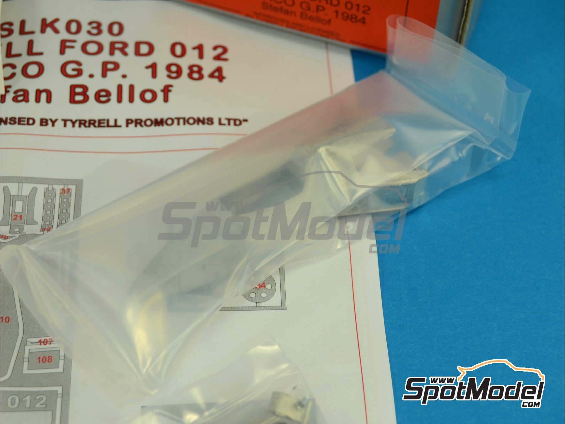 Image 2: Tyrrell Ford 012 Tyrrell Racing Team sponsored by DeLonghi - Monaco Formula 1 Grand Prix 1984 | Car scale model kit in 1/43 scale manufactured by Tameo Kits (ref.&nbsp;SLK030)