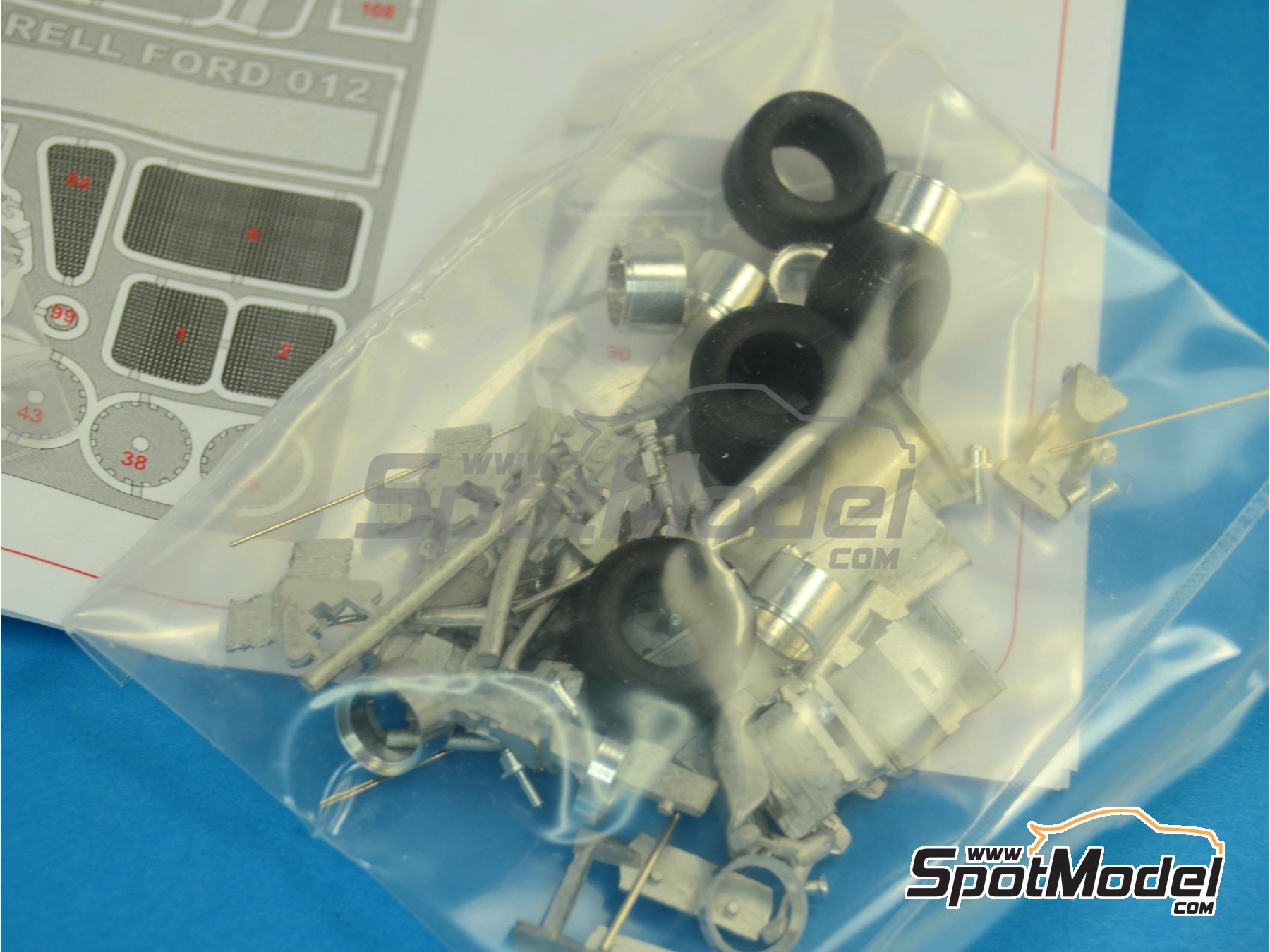 Image 2: Tyrrell Ford 012 Equipo Tyrrell Racing patrocinado por DeLonghi - Gran Premio de Fórmula 1 de los Estados Unidos de América 1984 | Maqueta de coche en escala 1/43 fabricado por Tameo Kits (ref. SLK033)