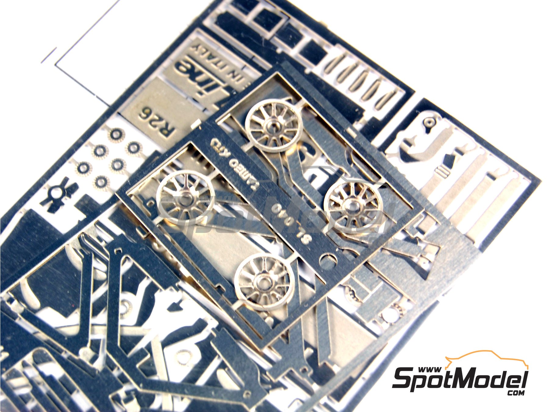 Image 3: Renault R26 Renault F1 Team - Brazilian Formula 1 Grand Prix 2006 | Car scale model kit in 1/43 scale manufactured by Tameo Kits (ref.&nbsp;SLK037)