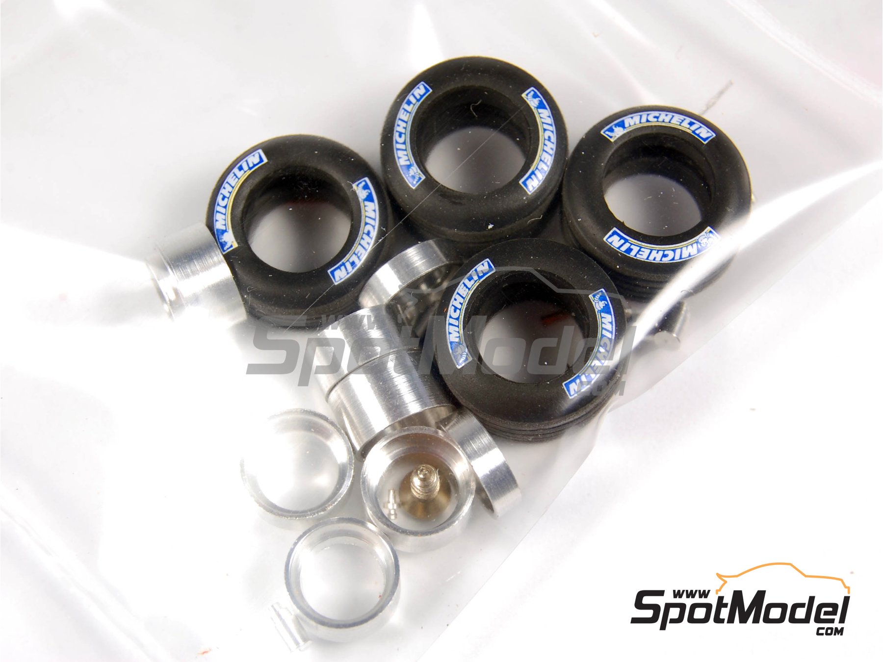 Image 7: Renault R26 Renault F1 Team - Brazilian Formula 1 Grand Prix 2006 | Car scale model kit in 1/43 scale manufactured by Tameo Kits (ref.&nbsp;SLK037)