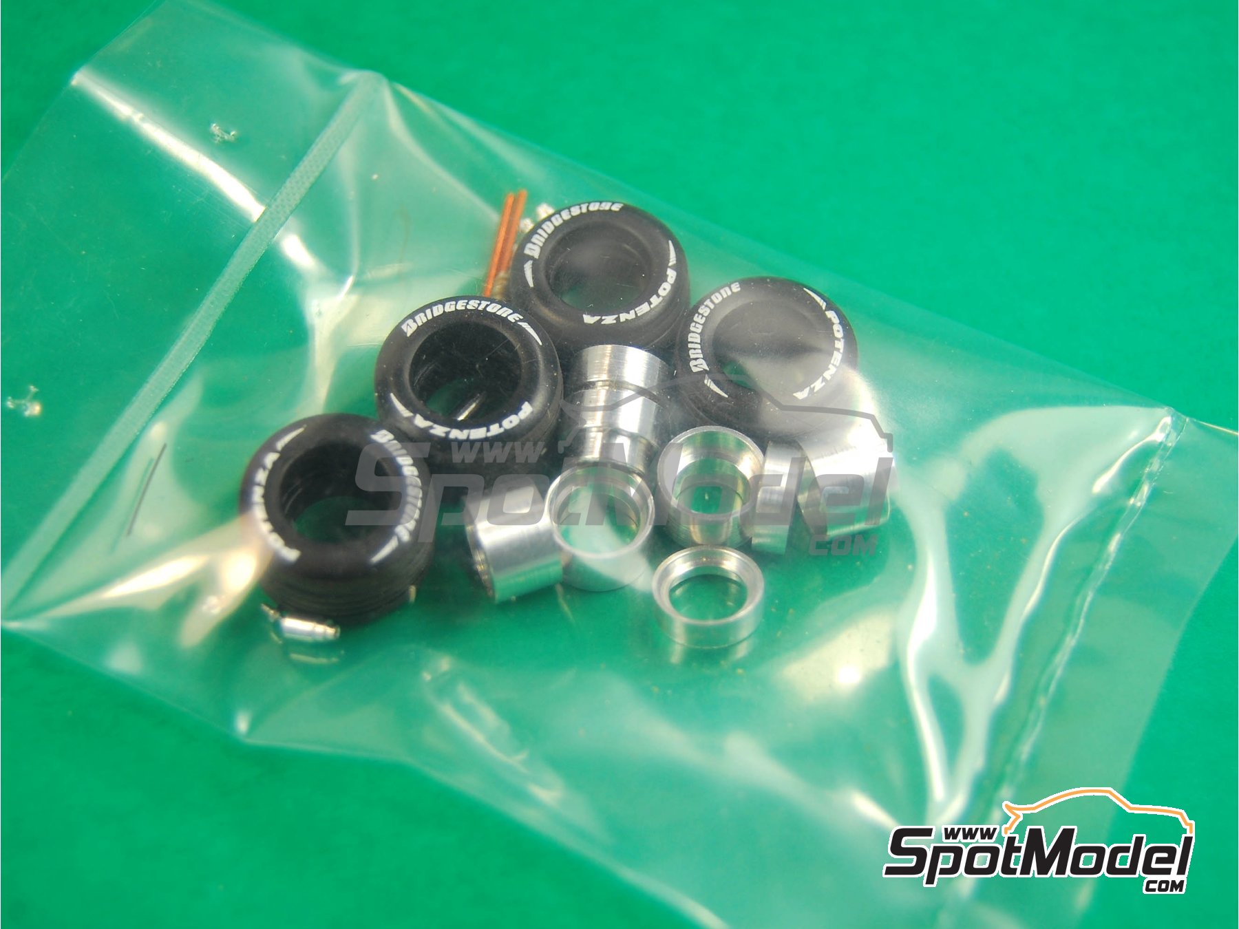 Image 2: McLaren MP4/22 Equipo McLaren Racing Limited patrocinado por Vodafone - Gran Premio de F&oacute;rmula 1 de Italia 2007 | Maqueta de coche en escala&nbsp;1/43 fabricado por Tameo Kits (ref.&nbsp;SLK053)