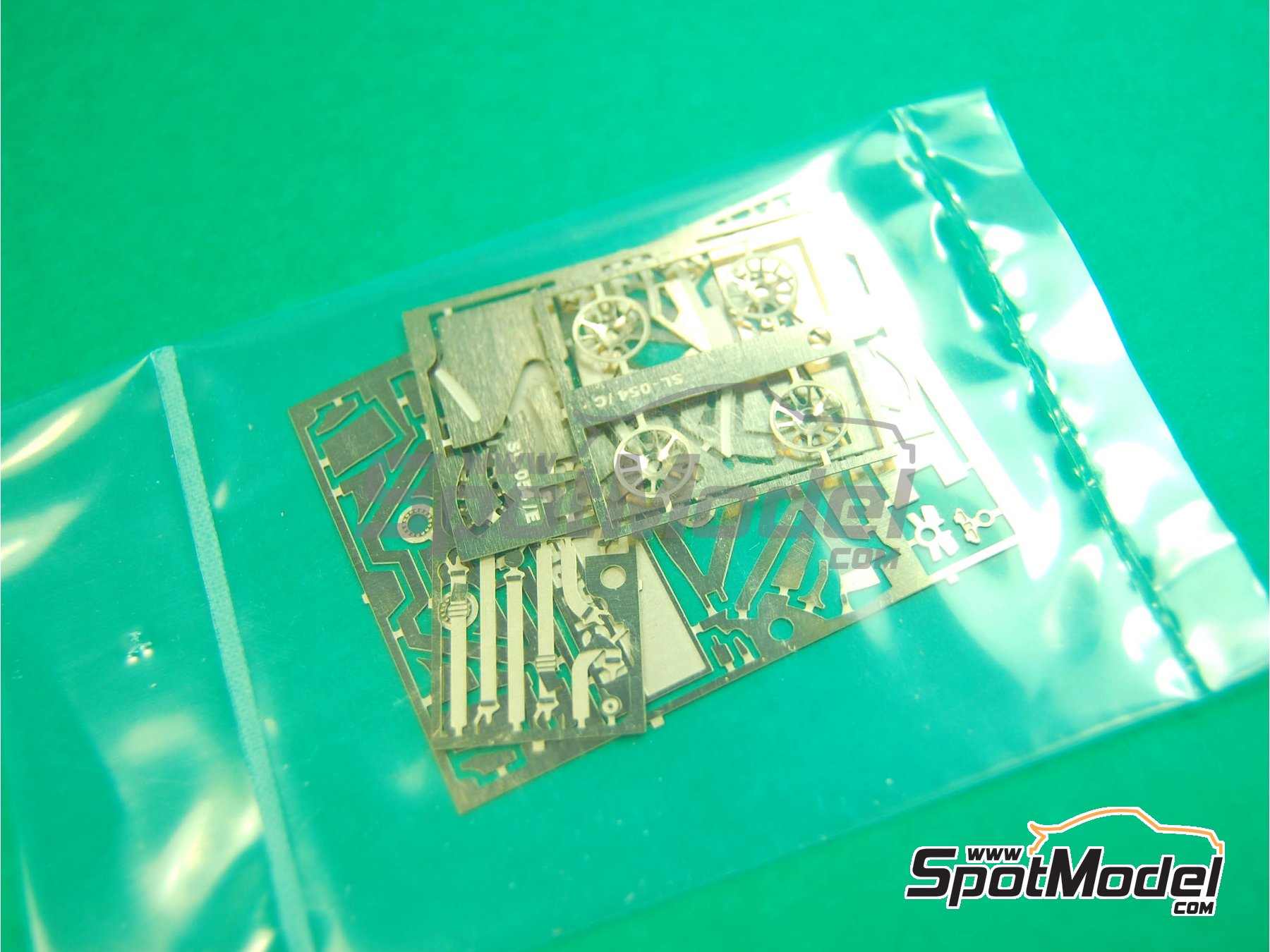 Image 8: McLaren MP4/22 Equipo McLaren Racing Limited patrocinado por Vodafone - Gran Premio de F&oacute;rmula 1 de Italia 2007 | Maqueta de coche en escala&nbsp;1/43 fabricado por Tameo Kits (ref.&nbsp;SLK053)