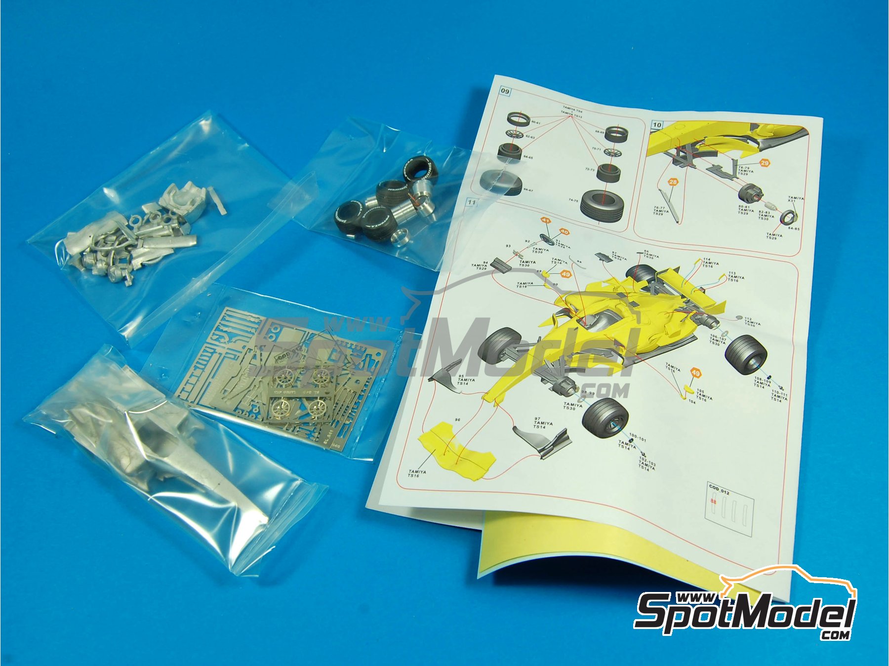 Image 2: Renault R26 30 aniversario Equipo Renault F1 patrocinado por ELF - Gran Premio de F&oacute;rmula 1 de Inglaterra 2007 | Maqueta de coche en escala&nbsp;1/43 fabricado por Tameo Kits (ref.&nbsp;SLK061)