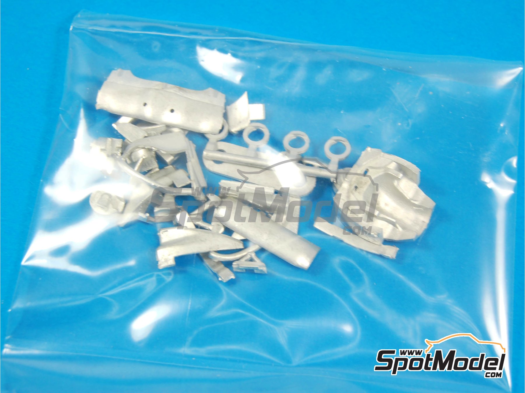 Image 6: Renault R26 30 aniversario Equipo Renault F1 patrocinado por ELF - Gran Premio de F&oacute;rmula 1 de Inglaterra 2007 | Maqueta de coche en escala&nbsp;1/43 fabricado por Tameo Kits (ref.&nbsp;SLK061)