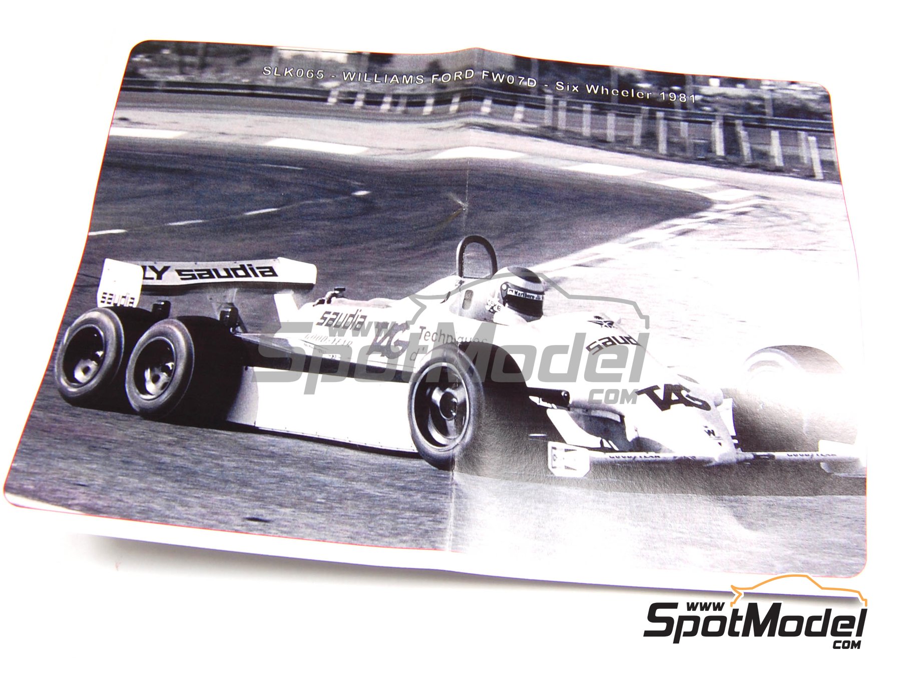 Image 3: Williams Cosworth FW07D 6 ruedas Fly Saudia - Version de test 1981 | Maqueta de coche en escala 1/43 fabricado por Tameo Kits (ref. SLK065)