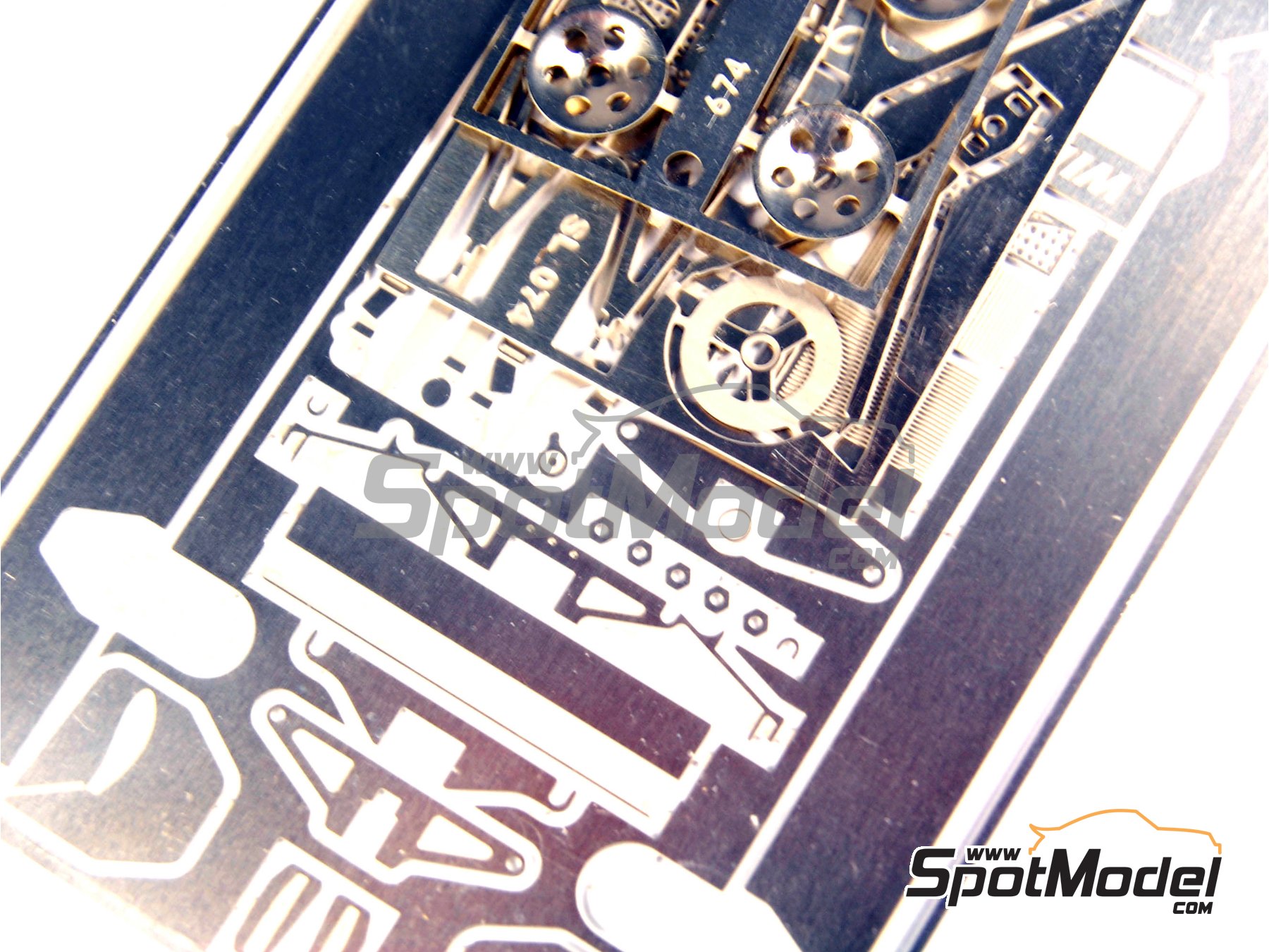 Image 9: Williams Cosworth FW07D 6 ruedas Fly Saudia - Version de test 1981 | Maqueta de coche en escala 1/43 fabricado por Tameo Kits (ref. SLK065)