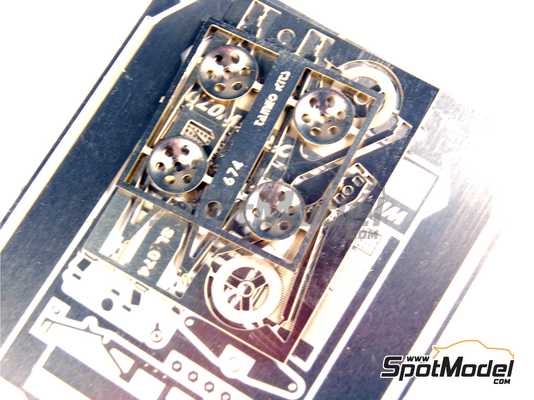 Image 10: Williams Cosworth FW07D 6 ruedas Fly Saudia - Version de test 1981 | Maqueta de coche en escala 1/43 fabricado por Tameo Kits (ref. SLK065)