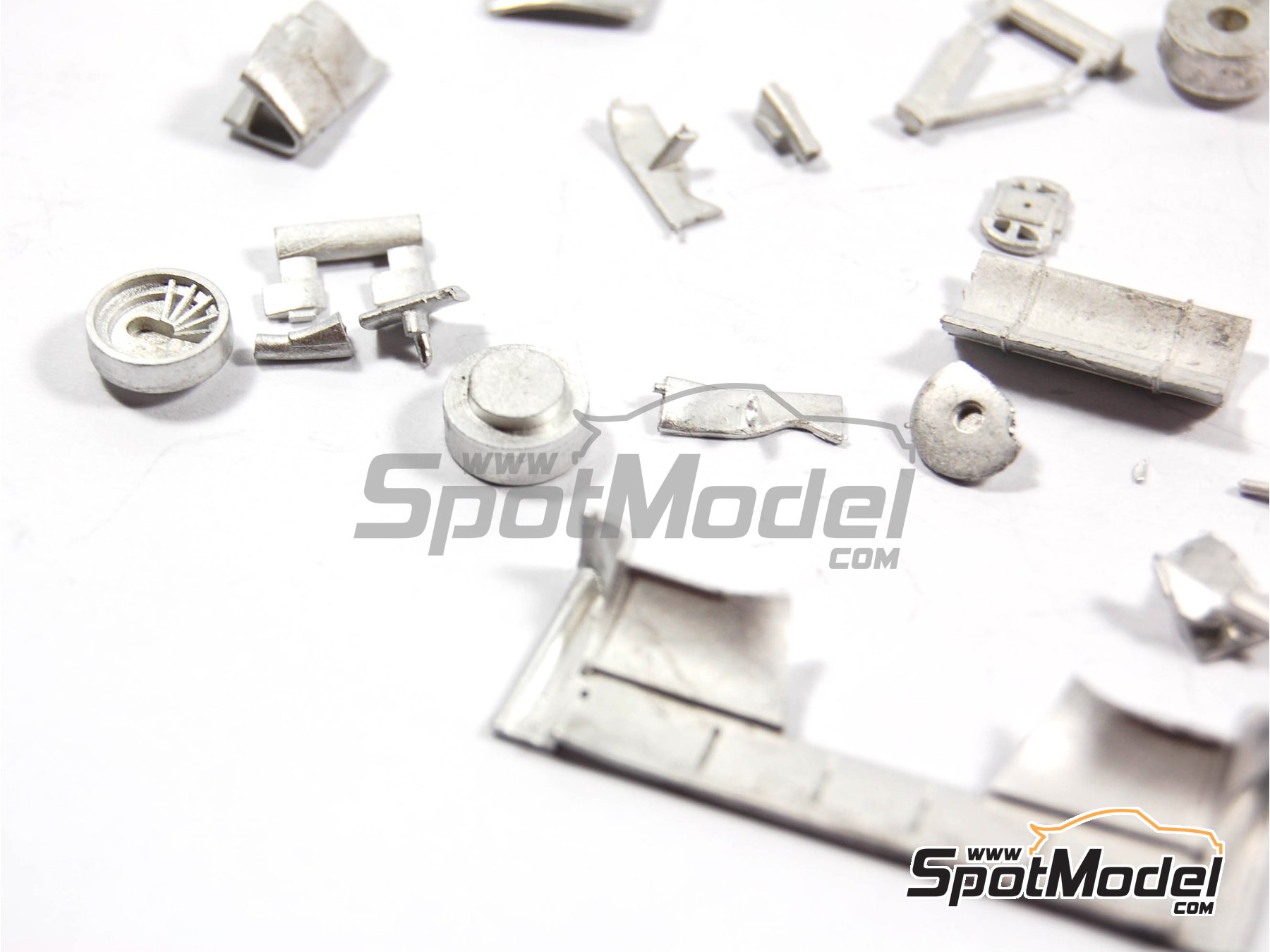 Image 16: Brawn GP Mercedes BGP001 sponsored by Virgin Mapfre Itaipava - Italian Formula 1 Grand Prix 2009 | Car scale model kit in 1/43 scale manufactured by Tameo Kits (ref.&nbsp;SLK070)