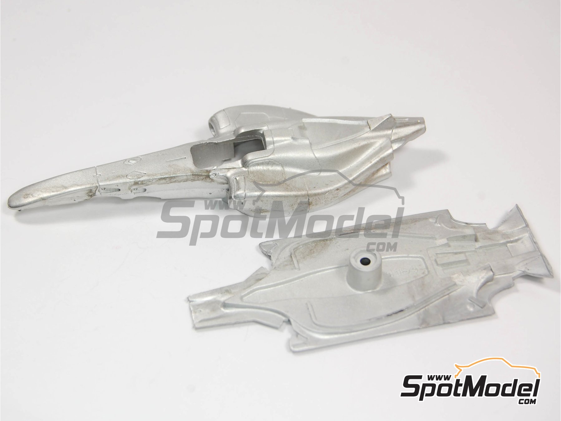 Image 3: McLaren Mercedes MP4/25 Equipo McLaren Racing Limited patrocinado por Vodafone - Gran Premio de F&oacute;rmula 1 de China 2010 | Maqueta de coche en escala&nbsp;1/43 fabricado por Tameo Kits (ref.&nbsp;SLK075)