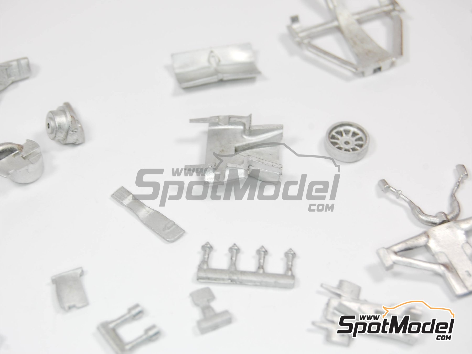 Image 7: McLaren Mercedes MP4/25 Equipo McLaren Racing Limited patrocinado por Vodafone - Gran Premio de F&oacute;rmula 1 de China 2010 | Maqueta de coche en escala&nbsp;1/43 fabricado por Tameo Kits (ref.&nbsp;SLK075)