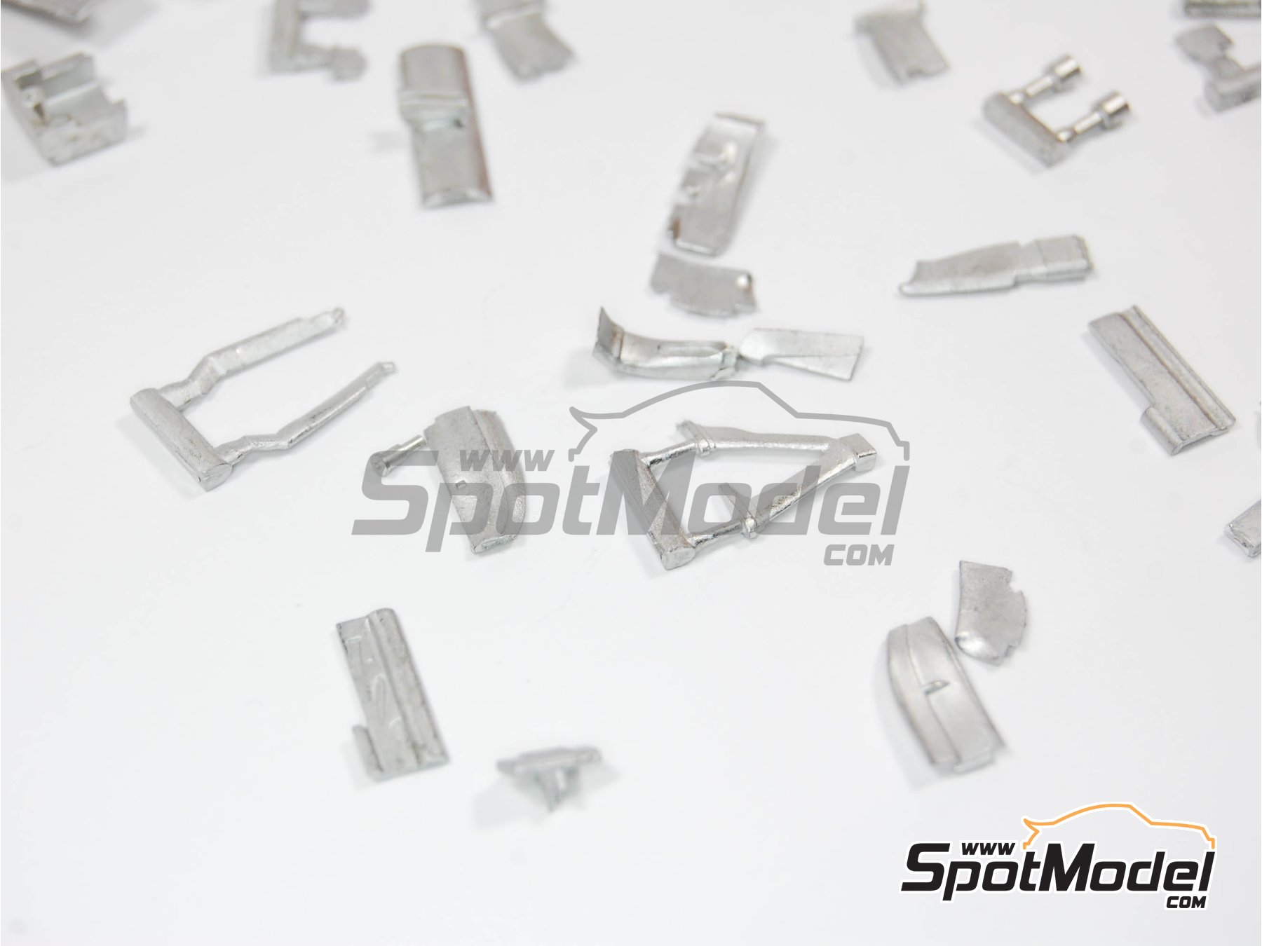 Image 9: McLaren Mercedes MP4/25 Equipo McLaren Racing Limited patrocinado por Vodafone - Gran Premio de F&oacute;rmula 1 de China 2010 | Maqueta de coche en escala&nbsp;1/43 fabricado por Tameo Kits (ref.&nbsp;SLK075)