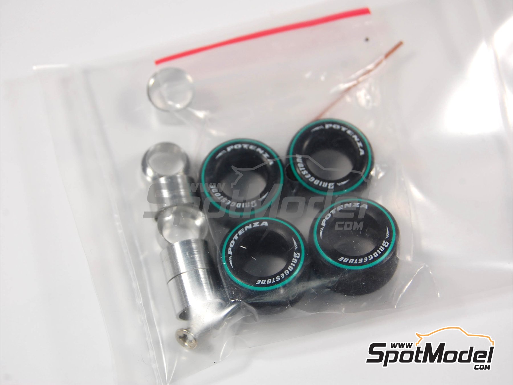 Image 12: McLaren Mercedes MP4/25 Equipo McLaren Racing Limited patrocinado por Vodafone - Gran Premio de F&oacute;rmula 1 de China 2010 | Maqueta de coche en escala&nbsp;1/43 fabricado por Tameo Kits (ref.&nbsp;SLK075)