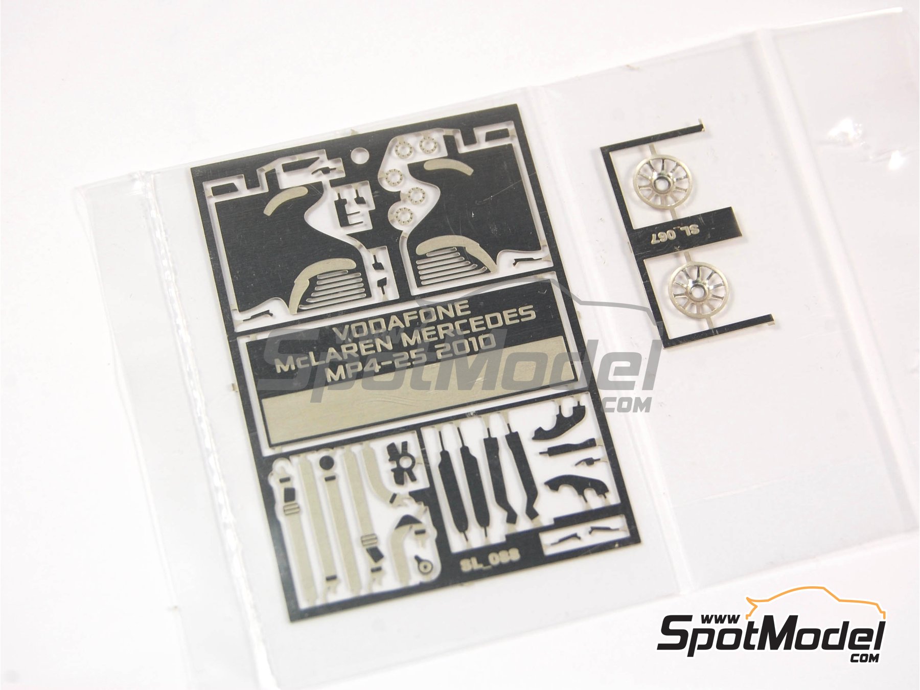 Image 13: McLaren Mercedes MP4/25 Equipo McLaren Racing Limited patrocinado por Vodafone - Gran Premio de F&oacute;rmula 1 de China 2010 | Maqueta de coche en escala&nbsp;1/43 fabricado por Tameo Kits (ref.&nbsp;SLK075)