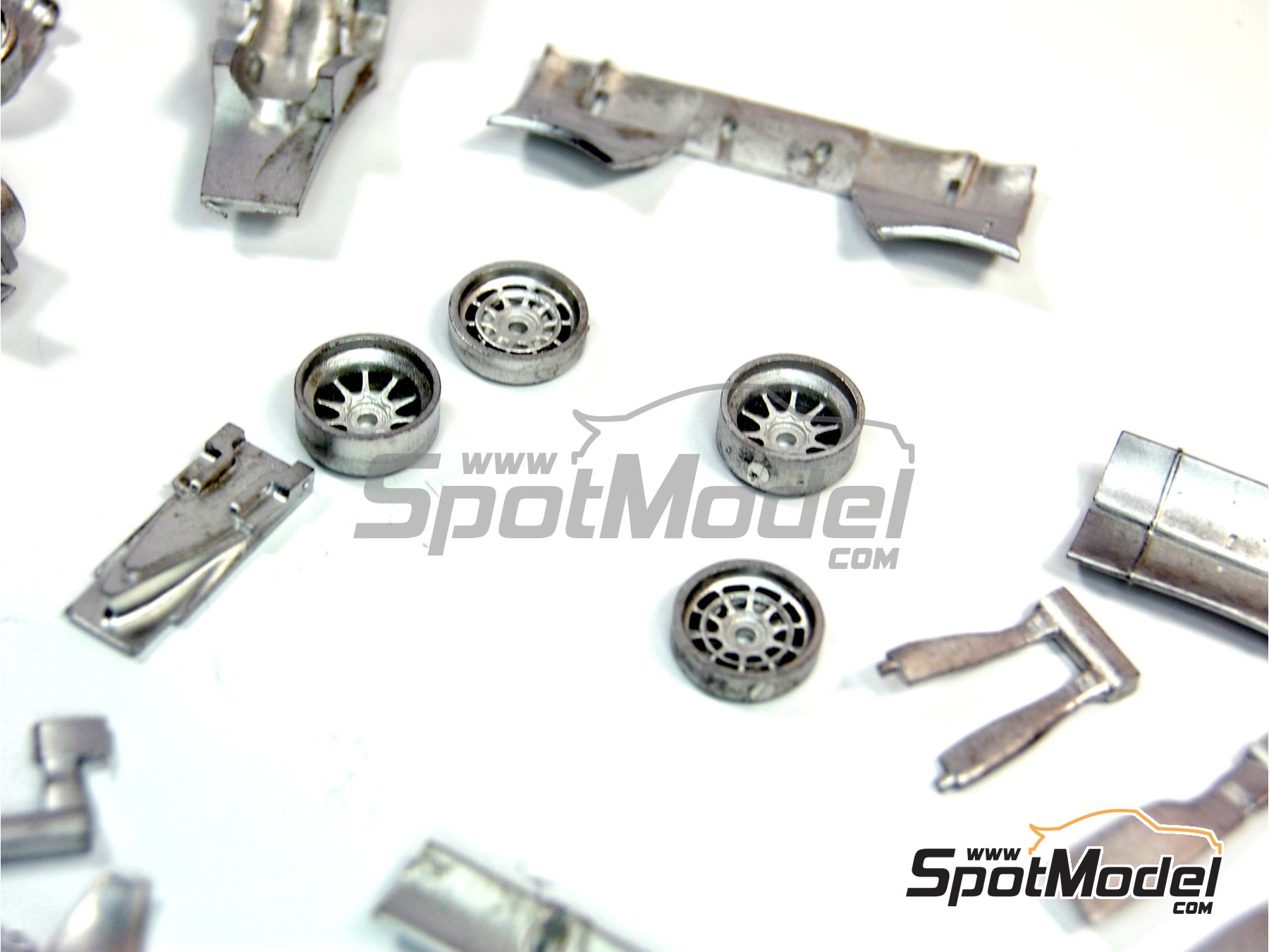 Image 9: McLaren Mercedes MP4/26 Equipo McLaren Racing Limited patrocinado por Vodafone - Gran Premio de F&oacute;rmula 1 de China 2011 | Maqueta de coche en escala&nbsp;1/43 fabricado por Tameo Kits (ref.&nbsp;SLK080)