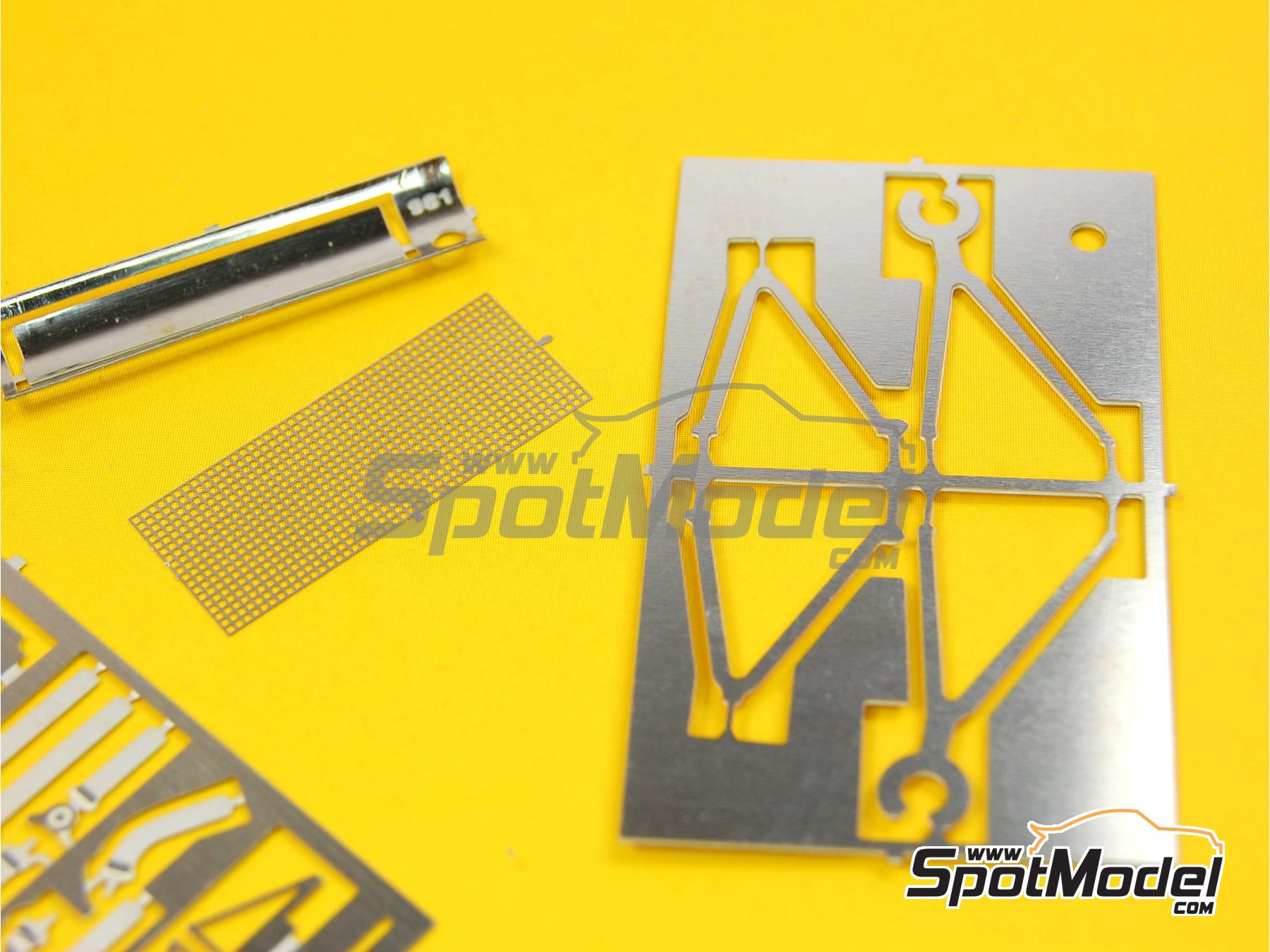 Image 9: Lotus Honda 99T Equipo Lotus patrocinado por DeLonghi - Gran Premio de Formula 1 de M&oacute;naco, Gran Premio de F&oacute;rmula 1 de San Marino 1987 | Maqueta de coche en escala&nbsp;1/43 fabricado por Tameo Kits (ref.&nbsp;SLK086)