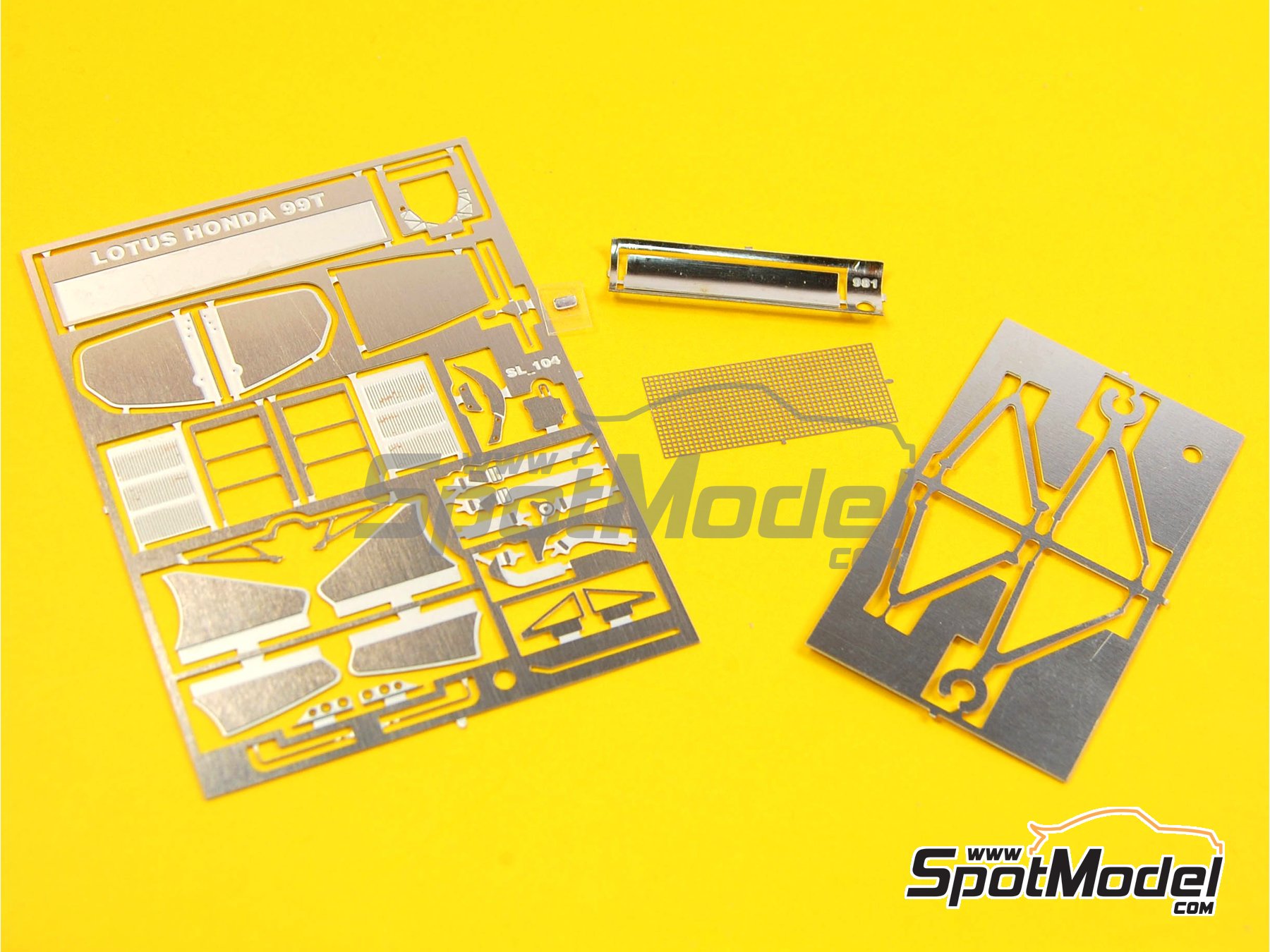 Image 11: Lotus Honda 99T Equipo Lotus patrocinado por DeLonghi - Gran Premio de Formula 1 de M&oacute;naco, Gran Premio de F&oacute;rmula 1 de San Marino 1987 | Maqueta de coche en escala&nbsp;1/43 fabricado por Tameo Kits (ref.&nbsp;SLK086)