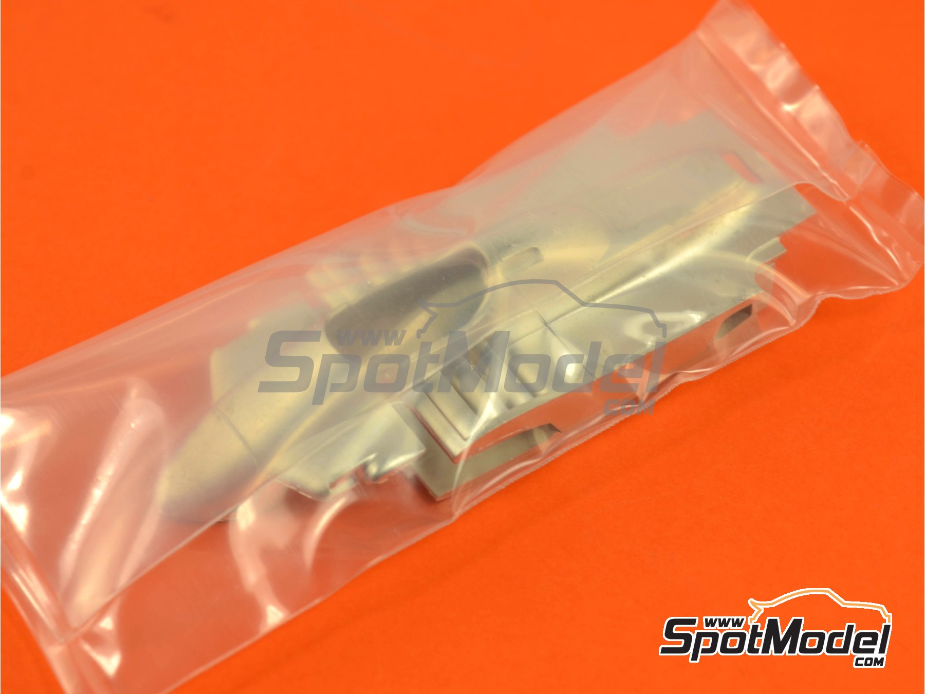 Image 5: Alfa Romeo 179 sponsored by Marlboro - USA - United States of America Formula 1 Grand Prix 1980 | Car scale model kit in 1/43 scale manufactured by Tameo Kits (ref.&nbsp;SLK098)