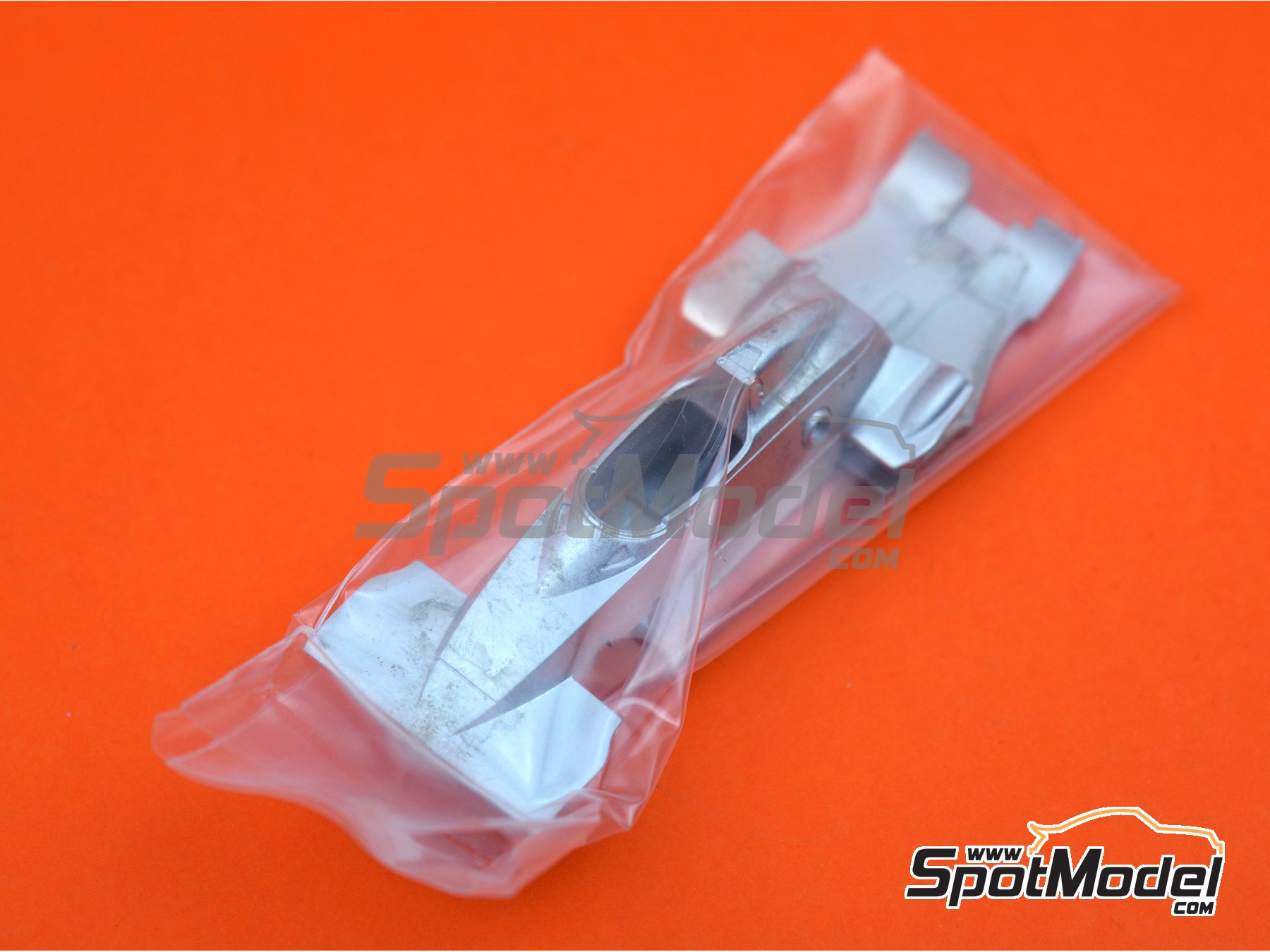 Image 1: Toleman Hart TG183B Equipo Toleman Motorsport patrocinado por Candy Magirus - Gran Premio de Formula 1 de Holanda 1983 | Maqueta de coche en escala 1/43 fabricado por Tameo Kits (ref. SLK112)