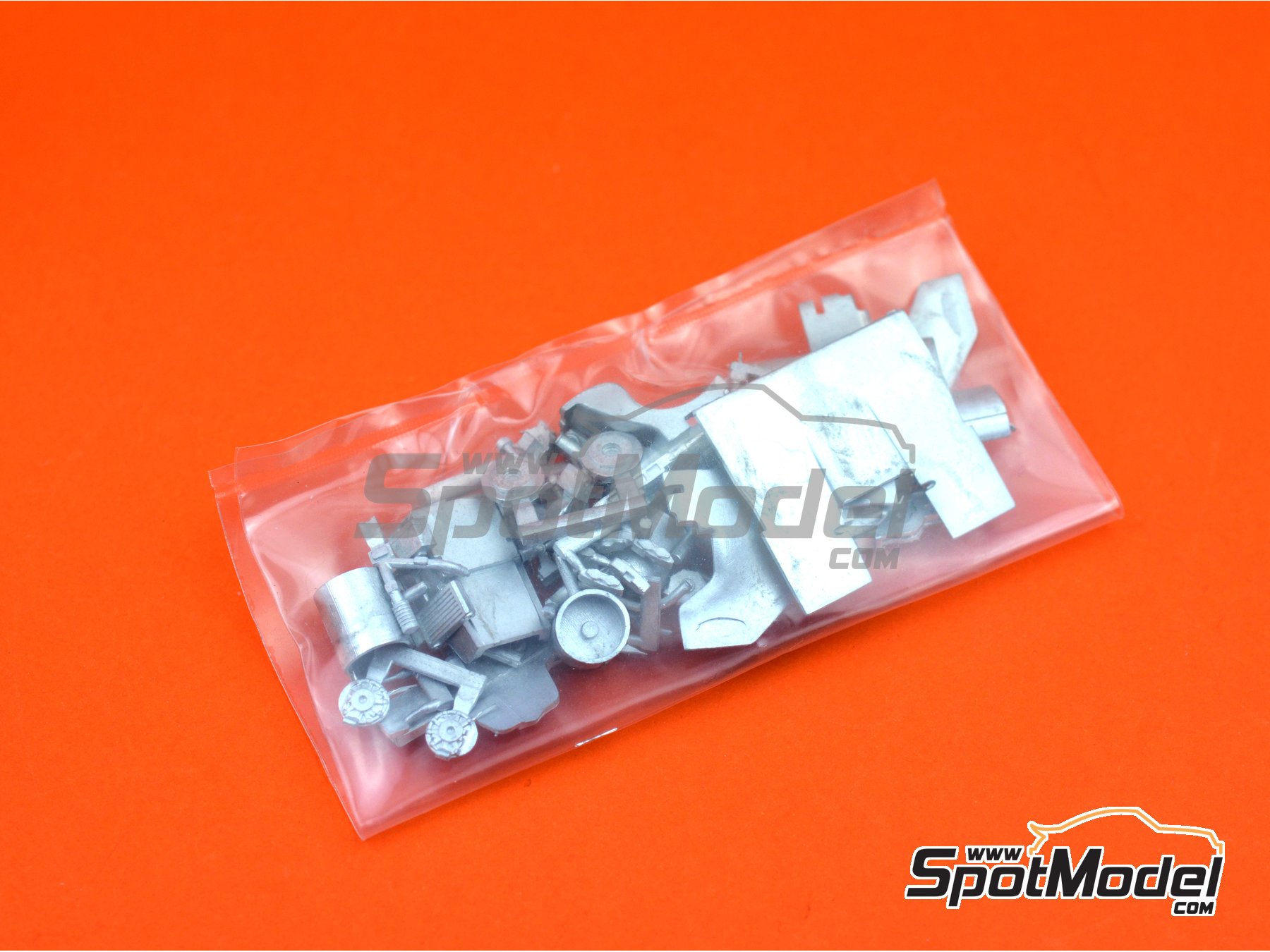 Image 3: Toleman Hart TG183B Equipo Toleman Motorsport patrocinado por Candy Magirus - Gran Premio de Formula 1 de Holanda 1983 | Maqueta de coche en escala 1/43 fabricado por Tameo Kits (ref. SLK112)