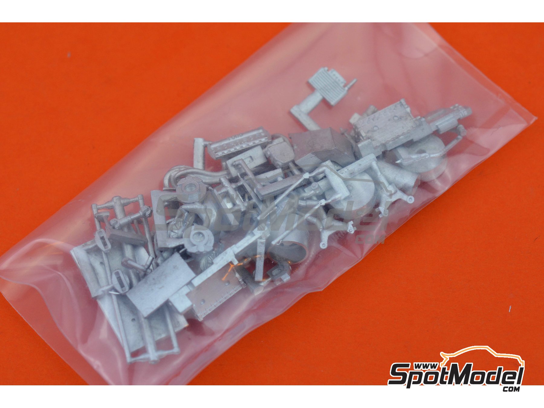 Image 3: March Ford 701 patrocinado por STP - Gran Premio de F&oacute;rmula 1 de Francia 1970 | Maqueta de coche en escala&nbsp;1/43 fabricado por Tameo Kits (ref.&nbsp;SLK114)