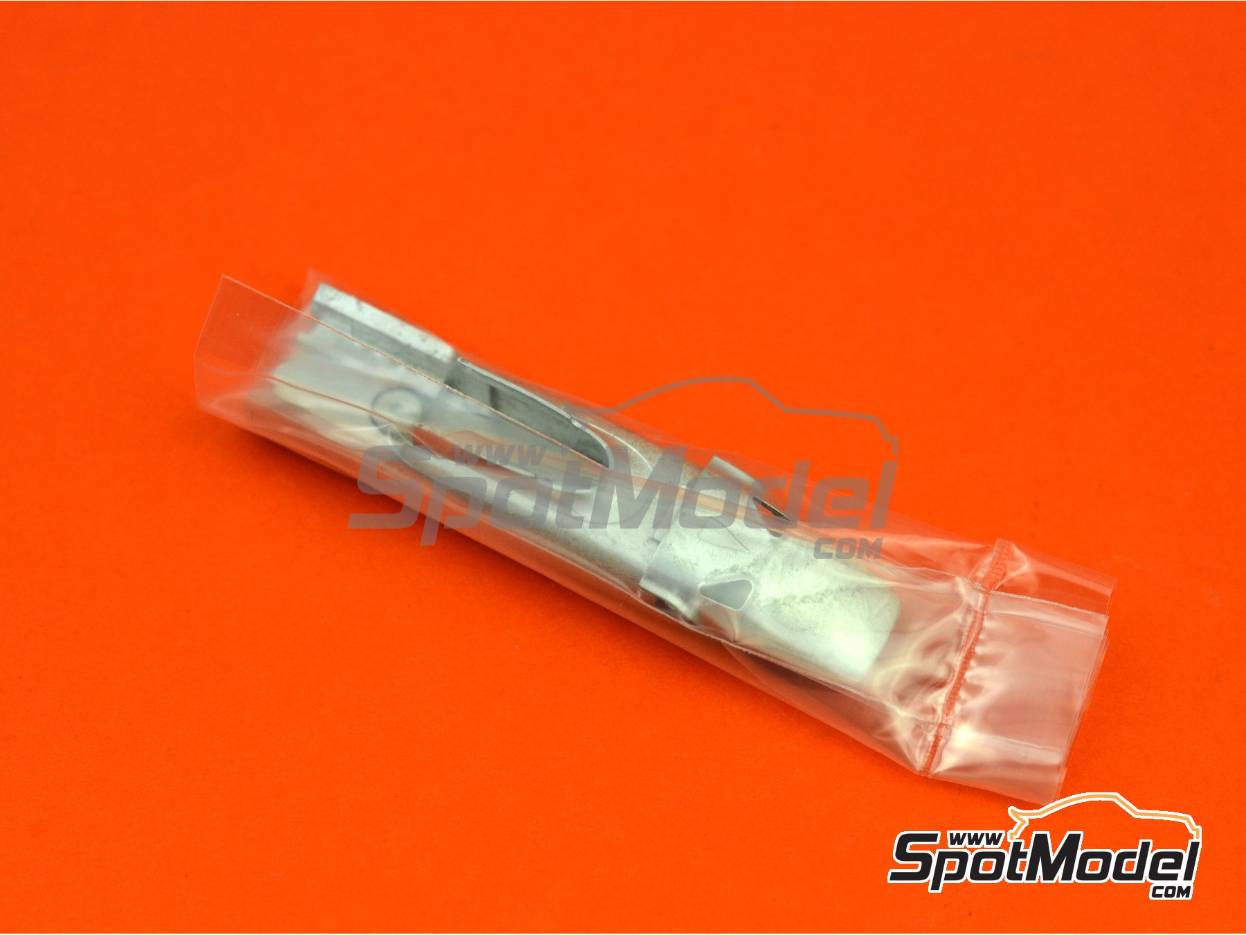 Image 5: Ferrari 312 F1 - British Formula 1 Grand Prix 1968 | Car scale model kit in 1/43 scale manufactured by Tameo Kits (ref.&nbsp;SLK118)