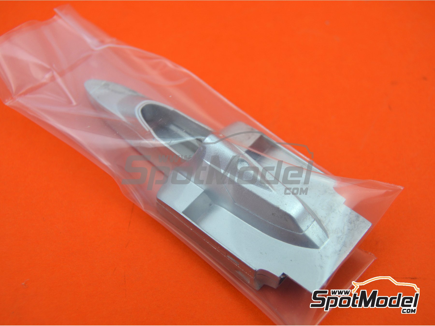 Image 6: Williams Honda FW09 Williams Grand Prix Engineering Team sponsored by TAG Denim - South African Formula 1 Grand Prix 1983 | Car scale model kit in 1/43 scale manufactured by Tameo Kits (ref.&nbsp;SLK119)