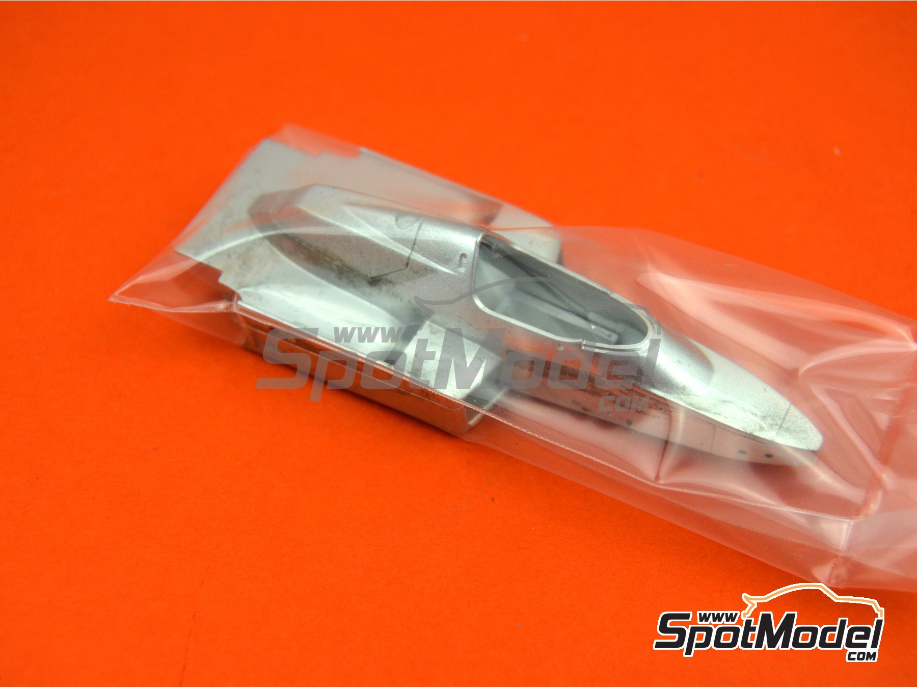 Image 8: Williams Honda FW09 Williams Grand Prix Engineering Team sponsored by TAG Denim - South African Formula 1 Grand Prix 1983 | Car scale model kit in 1/43 scale manufactured by Tameo Kits (ref.&nbsp;SLK119)