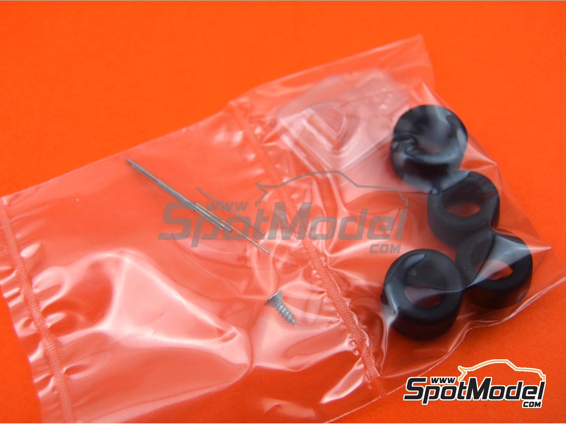 Image 11: Williams Honda FW09 Williams Grand Prix Engineering Team sponsored by TAG Denim - South African Formula 1 Grand Prix 1983 | Car scale model kit in 1/43 scale manufactured by Tameo Kits (ref.&nbsp;SLK119)