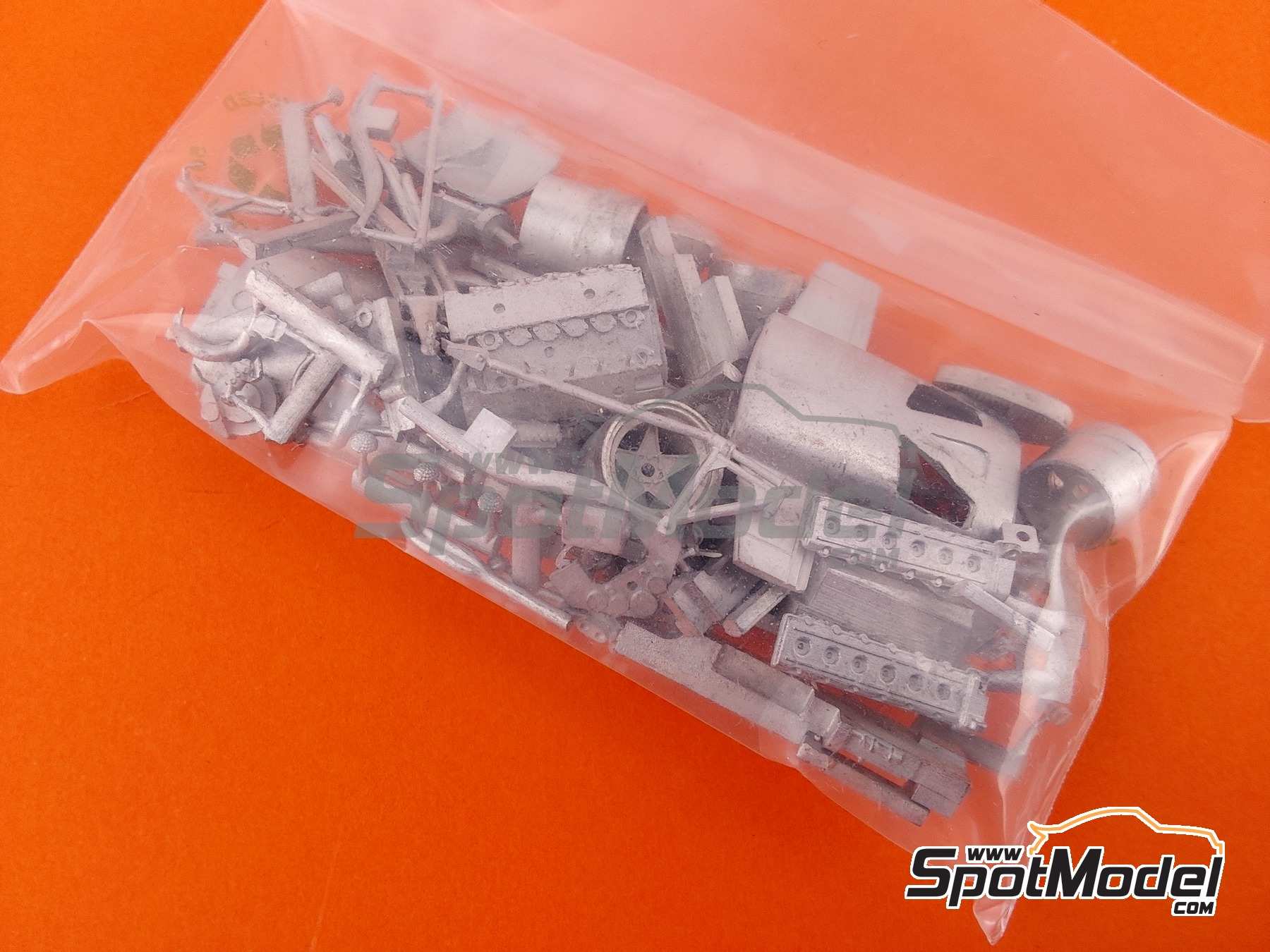 Image 4: Ferrari 312 F1 Scuderia Ferrari SEFAC Team - Spanish Formula 1 Grand Prix 1969 | Car scale model kit in 1/43 scale manufactured by Tameo Kits (ref.&nbsp;SLK139)