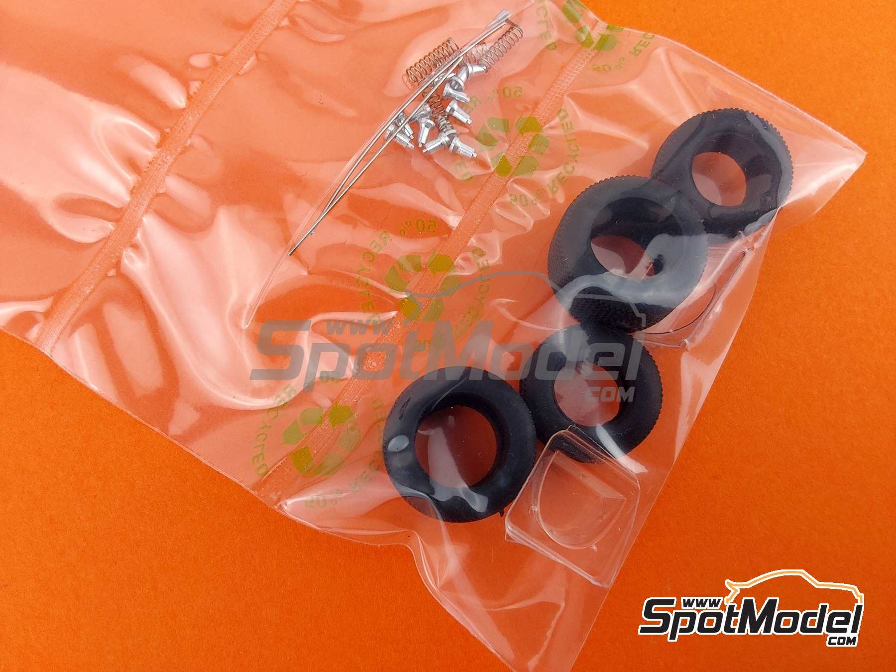 Image 6: Ferrari 312 F1 Scuderia Ferrari SEFAC Team - Spanish Formula 1 Grand Prix 1969 | Car scale model kit in 1/43 scale manufactured by Tameo Kits (ref.&nbsp;SLK139)