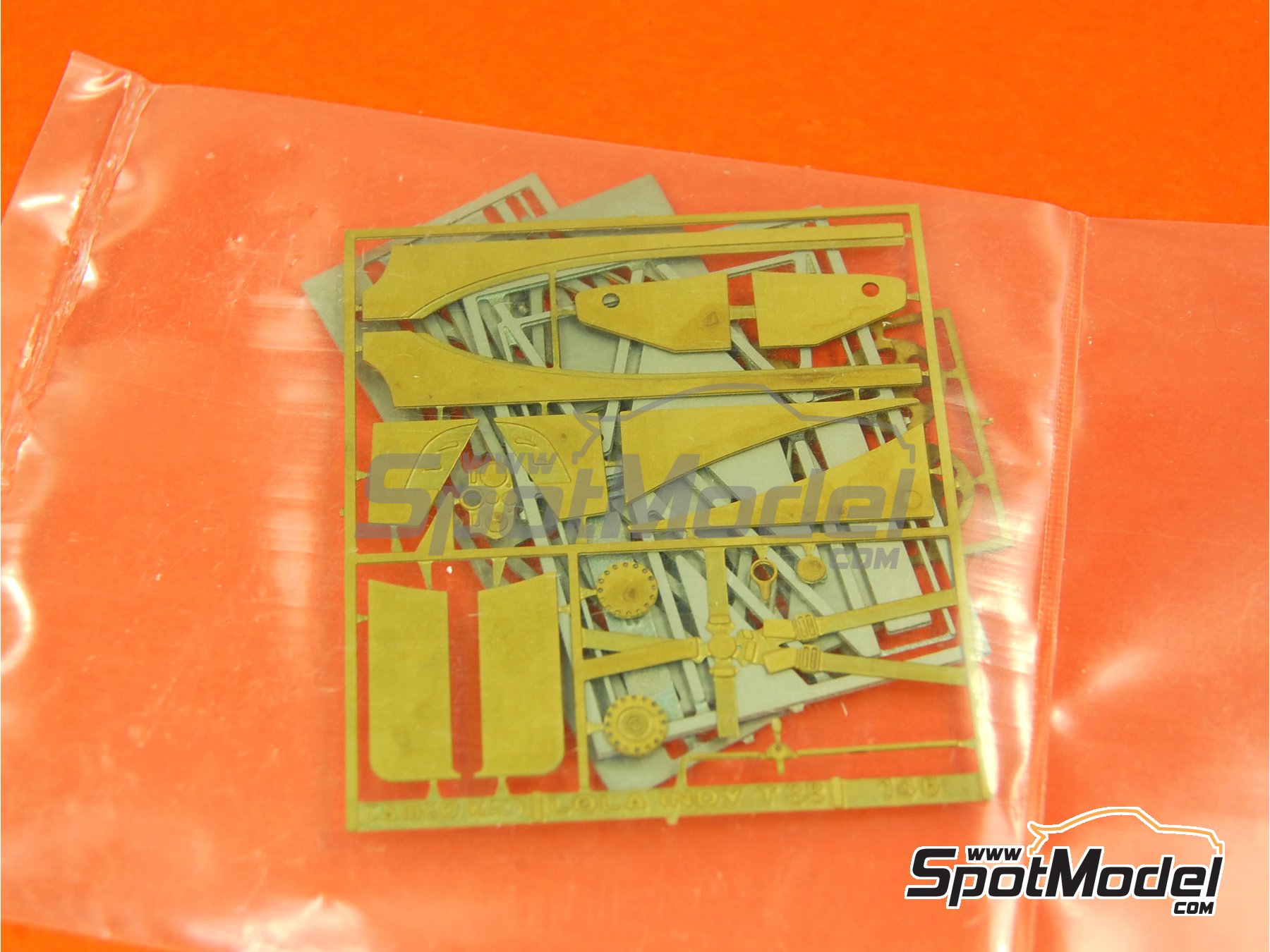 Image 7: Lola Judd T88 patrocinado por Budweiser - Indy 1988 | Maqueta de coche en escala&nbsp;1/43 fabricado por Tameo Kits (ref.&nbsp;TIK003)
