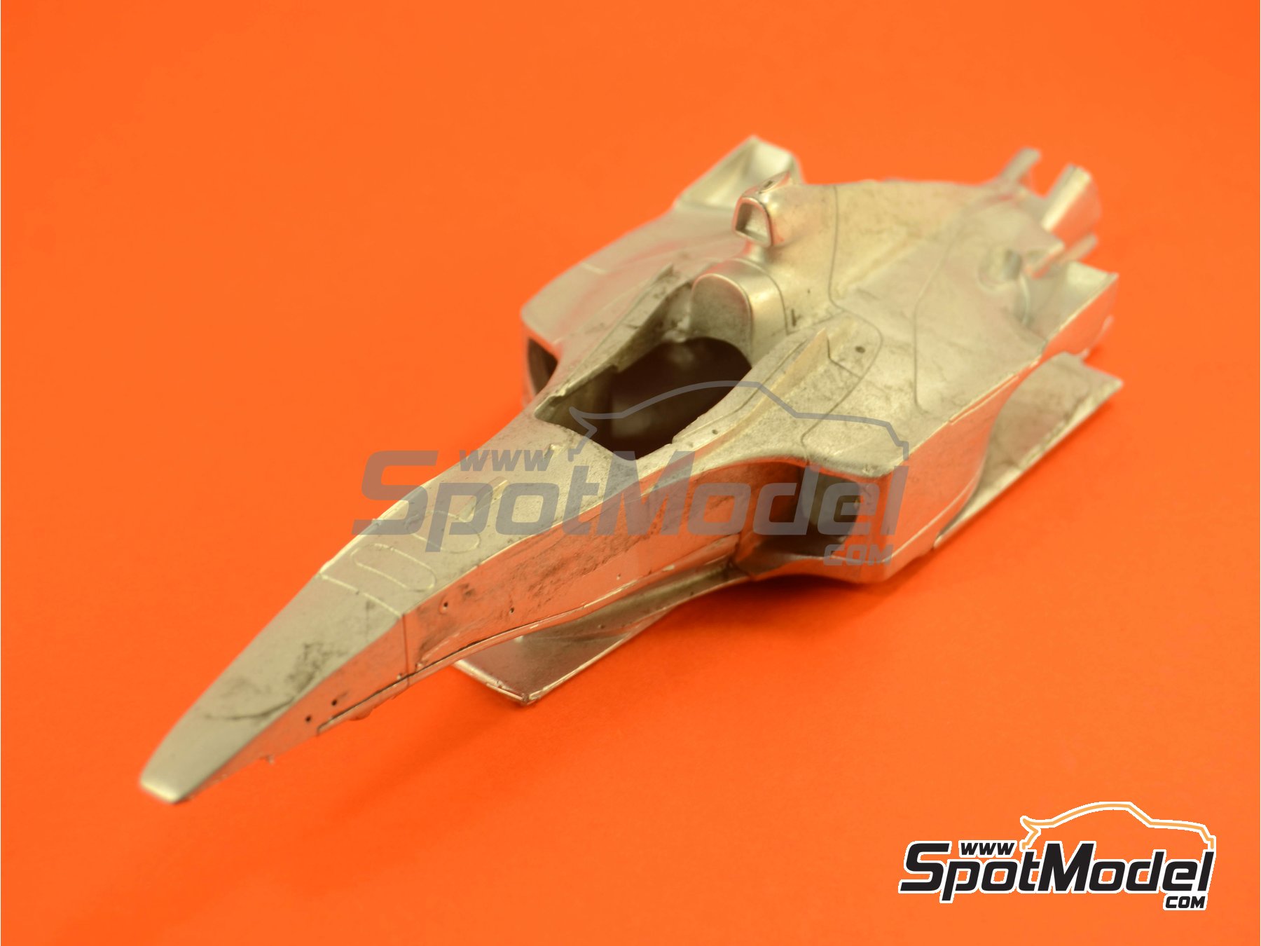 Image 1: Ferrari F1 2000 Scuderia Ferrari Team sponsored by Marlboro - Malaysia Formula 1 Grand Prix 2000 | Car scale model kit in 1/24 scale manufactured by Tameo Kits (ref. TLK002)