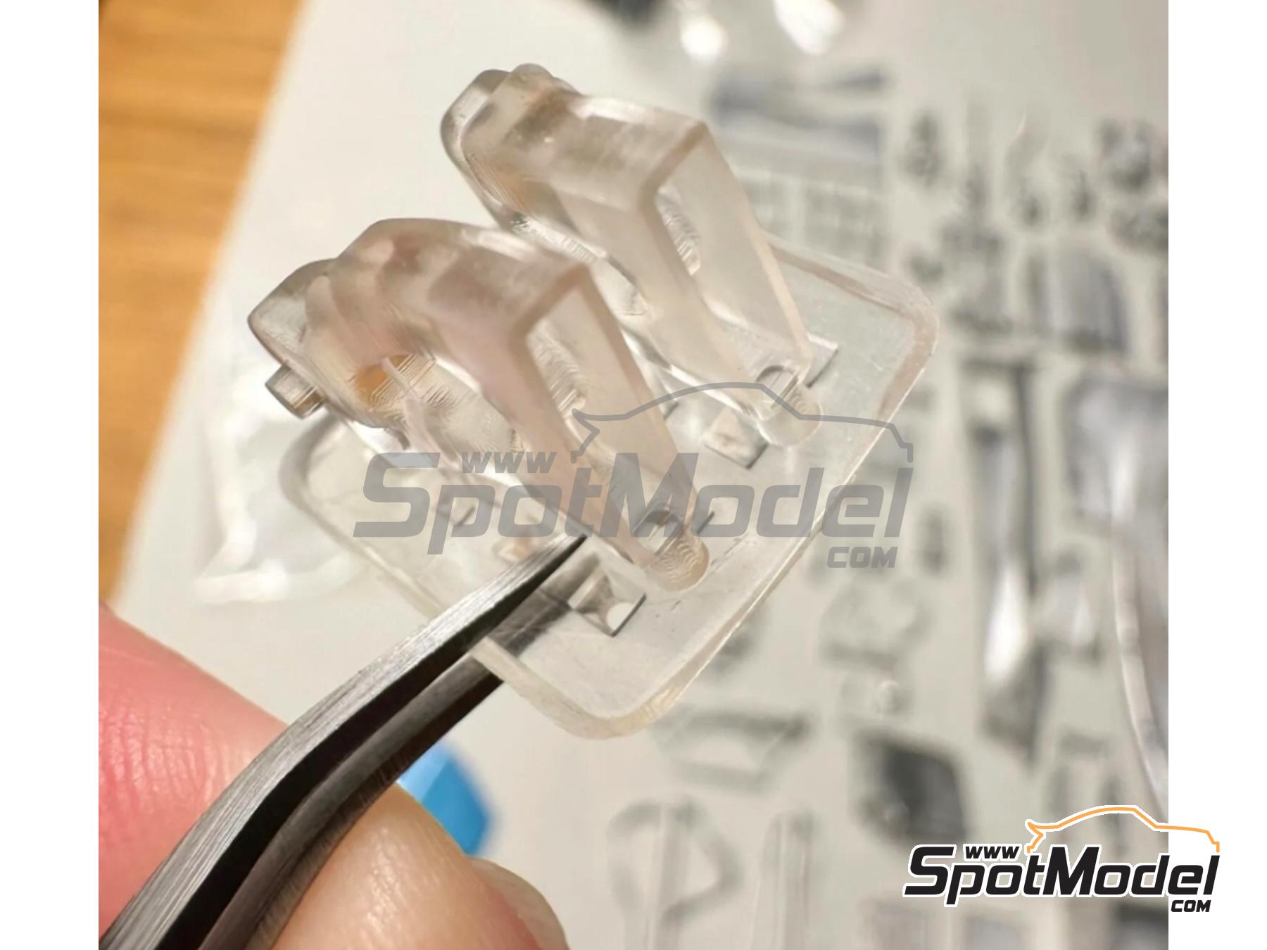 Image 10: Ferrari 312T Scuderia Ferrari Team - Italian Formula 1 Grand Prix 1975 | Car scale model kit in 1/24 scale manufactured by Tameo Kits (ref.&nbsp;TLK005)