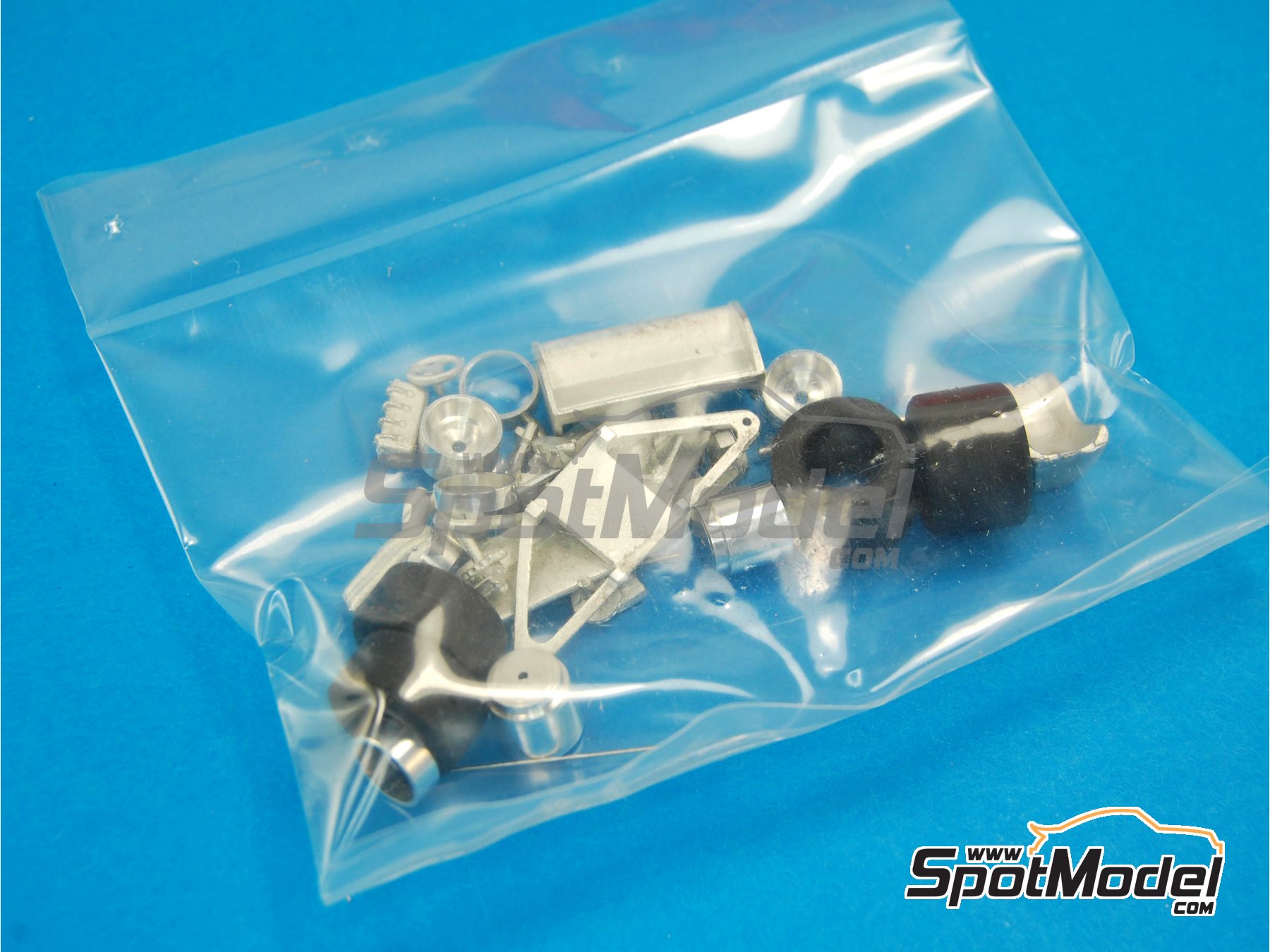 Image 3: Brabham BMW BT52 Equipo Brabham Racing Organisation patrocinado por Parmalat - Gran Premio de F&oacute;rmula 1 de Brasil 1983 | Maqueta de coche en escala&nbsp;1/43 fabricado por Tameo Kits (ref.&nbsp;TMK006)