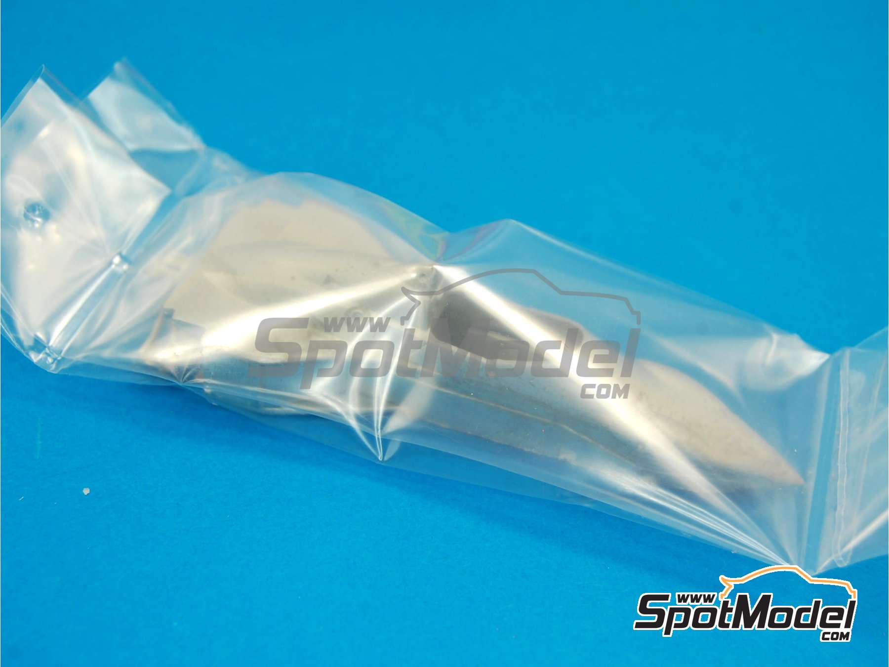 Image 4: Brabham BMW BT52 Equipo Brabham Racing Organisation patrocinado por Parmalat - Gran Premio de F&oacute;rmula 1 de Brasil 1983 | Maqueta de coche en escala&nbsp;1/43 fabricado por Tameo Kits (ref.&nbsp;TMK006)