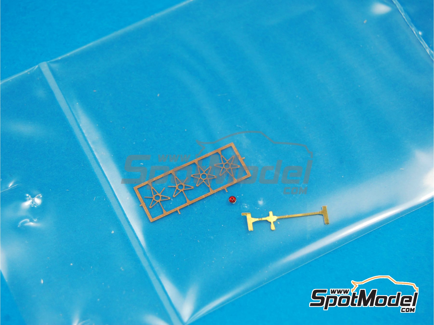 Image 5: Brabham BMW BT52 Equipo Brabham Racing Organisation patrocinado por Parmalat - Gran Premio de F&oacute;rmula 1 de Brasil 1983 | Maqueta de coche en escala&nbsp;1/43 fabricado por Tameo Kits (ref.&nbsp;TMK006)