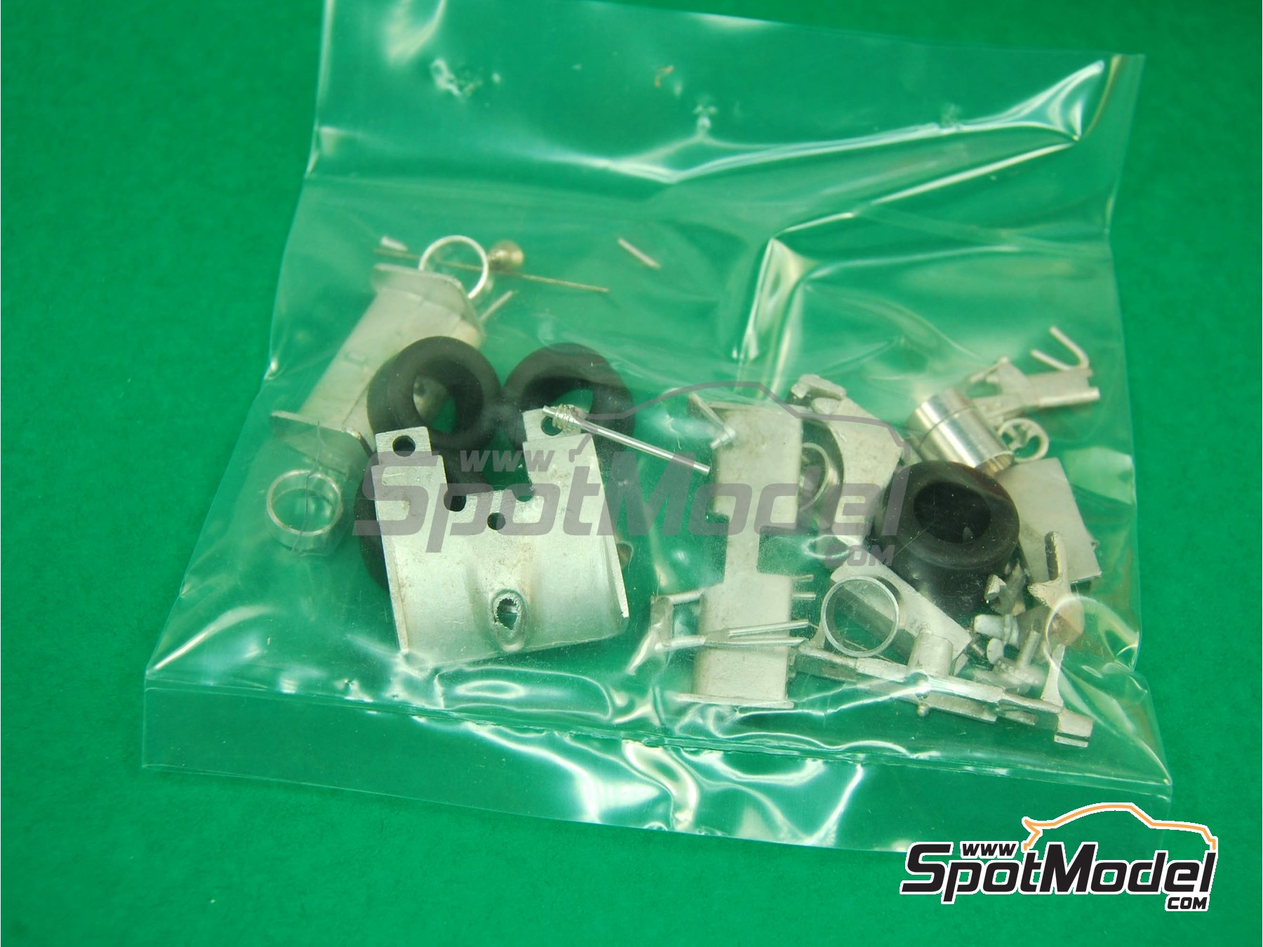 Image 3: Renault Turbo RE40 Equipo Renault F1 patrocinado por ELF - Gran Premio de F&oacute;rmula 1 de Belgica 1983 | Maqueta de coche en escala&nbsp;1/43 fabricado por Tameo Kits (ref.&nbsp;TMK008)