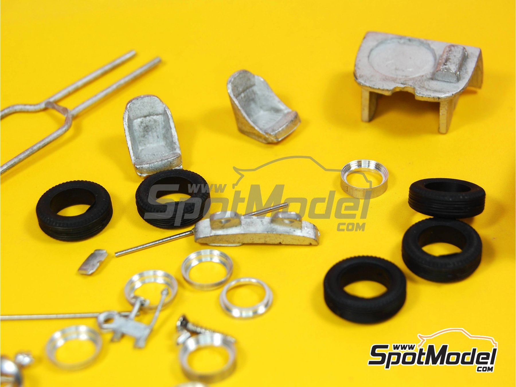 Image 7: Ferrari 340 Mexico Coupe sponsored by Sinclair, Productos 1*2*3 - Carrera Panamericana 1952 | Car scale model kit in 1/43 scale manufactured by Tameo Kits (ref.&nbsp;TMK017)