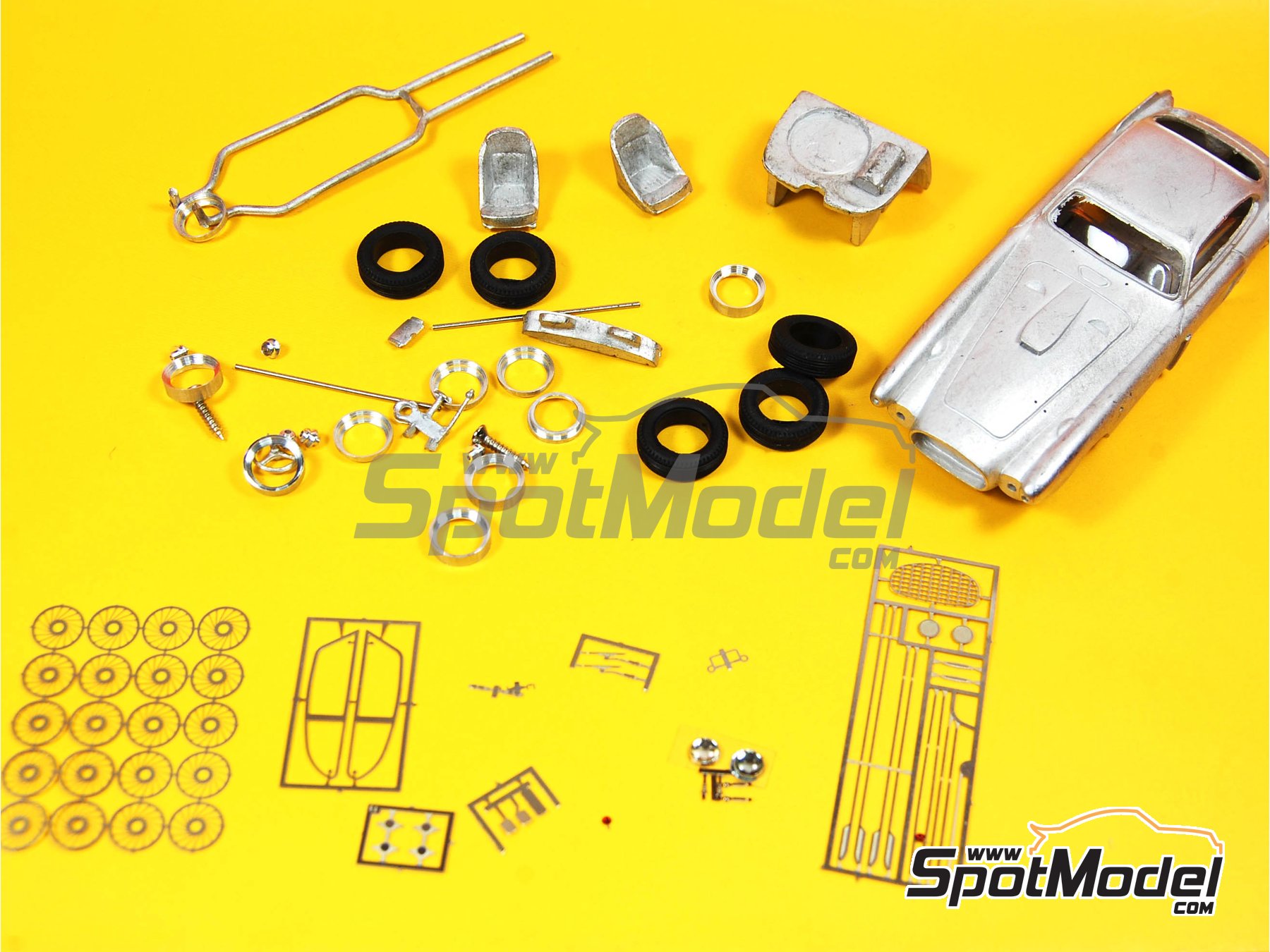 Image 13: Ferrari 340 Mexico Coupe sponsored by Sinclair, Productos 1*2*3 - Carrera Panamericana 1952 | Car scale model kit in 1/43 scale manufactured by Tameo Kits (ref.&nbsp;TMK017)