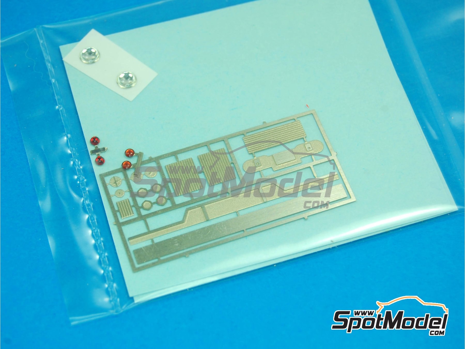 Image 9: Ferrari 312PB Sport - 1000 kil&oacute;metros de Buenos Aires, 1000 Kil&oacute;metros de Monza 1972 | Maqueta de coche en escala&nbsp;1/43 fabricado por Tameo Kits (ref.&nbsp;TMK018)