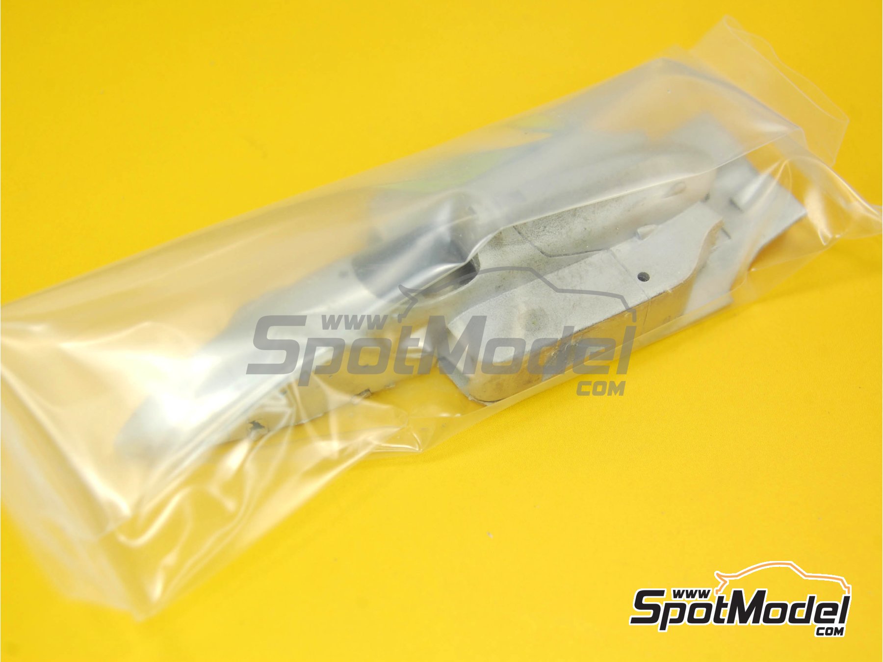 Image 4: Williams Honda FW11 Williams Grand Prix Engineering Team sponsored by Camel - Australian Formula 1 Grand Prix 1986 | Car scale model kit in 1/43 scale manufactured by Tameo Kits (ref.&nbsp;TMK049)