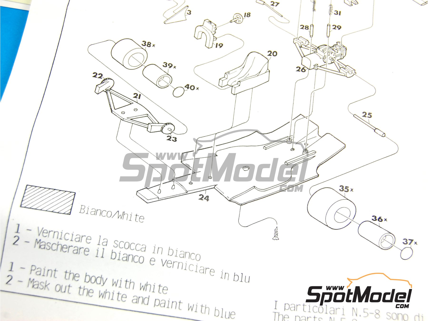 Image 4: Osella Alfa Romeo FA1/L patrocinado por Landis & GYR - Gran Premio de F&oacute;rmula 1 de Jap&oacute;n 1987 | Maqueta de coche en escala&nbsp;1/43 fabricado por Tameo Kits (ref.&nbsp;TMK065)