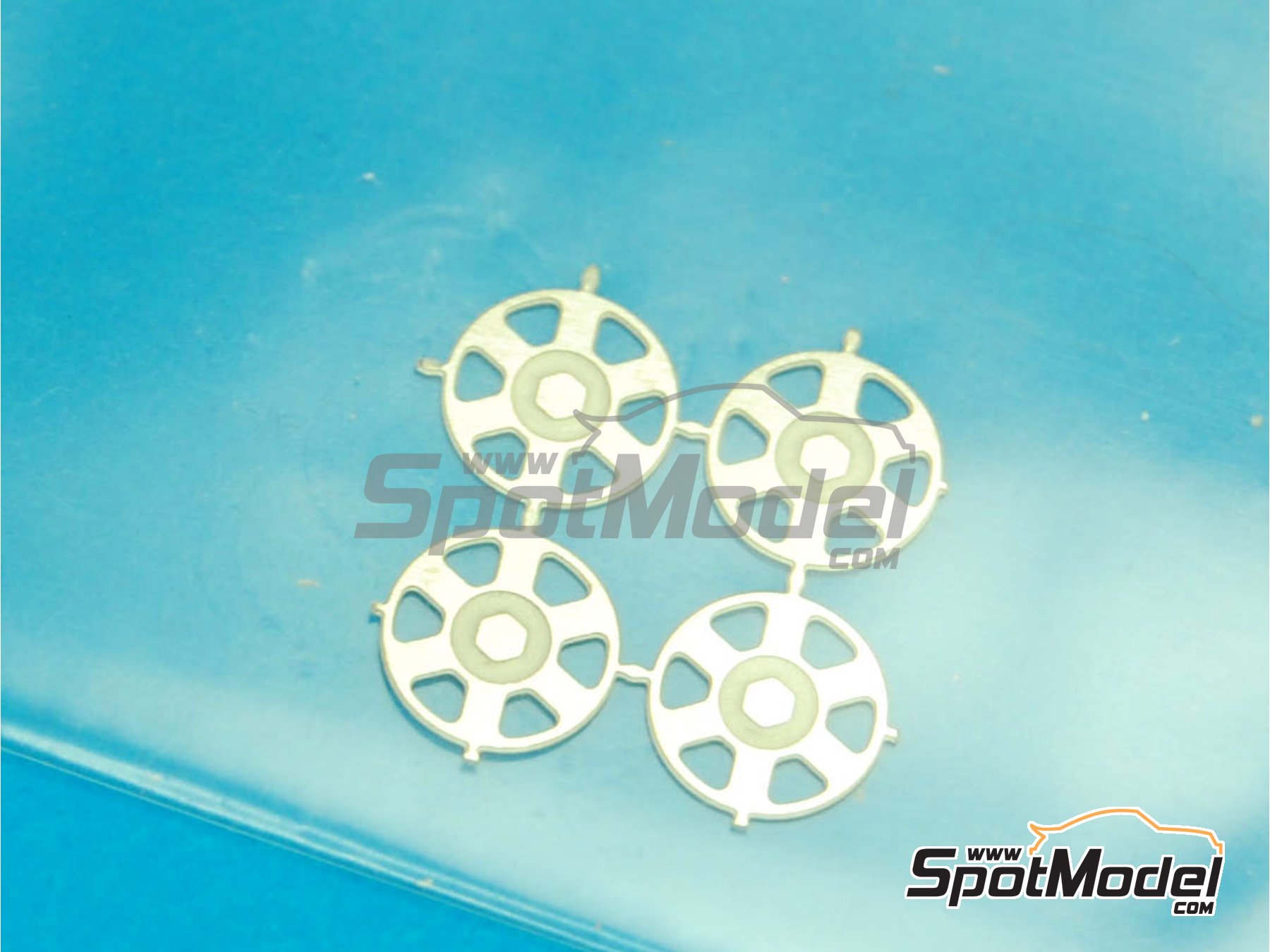 Image 8: Osella Alfa Romeo FA1/L patrocinado por Landis & GYR - Gran Premio de F&oacute;rmula 1 de Jap&oacute;n 1987 | Maqueta de coche en escala&nbsp;1/43 fabricado por Tameo Kits (ref.&nbsp;TMK065)