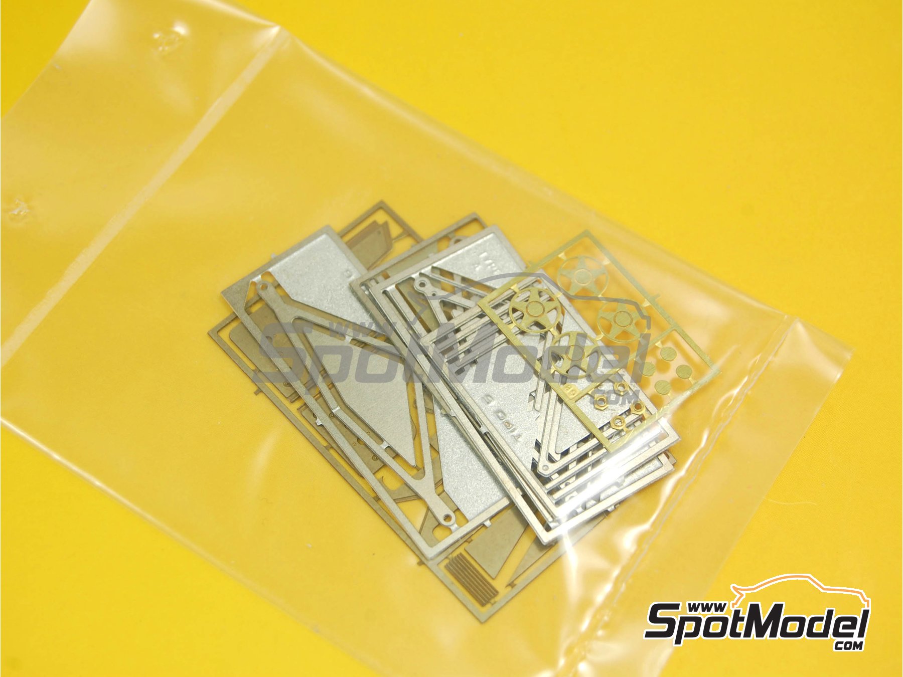 Image 7: BMS Dallara Cosworth 189 patrocinado por Marlboro - Gran Premio de F&oacute;rmula 1 de San Marino 1989 | Maqueta de coche en escala&nbsp;1/43 fabricado por Tameo Kits (ref.&nbsp;TMK097)