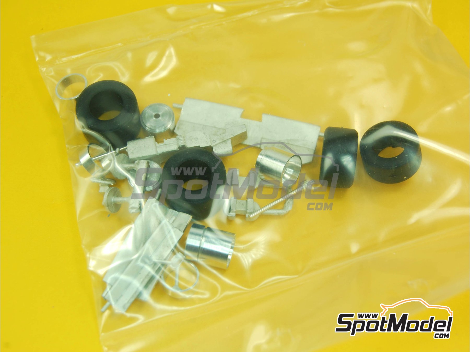 Image 5: Ligier Cosworth JS33 Equipo Equipe Ligier patrocinado por Gitanes - Gran Premio de Formula 1 de M&oacute;naco 1989 | Maqueta de coche en escala&nbsp;1/43 fabricado por Tameo Kits (ref.&nbsp;TMK098)