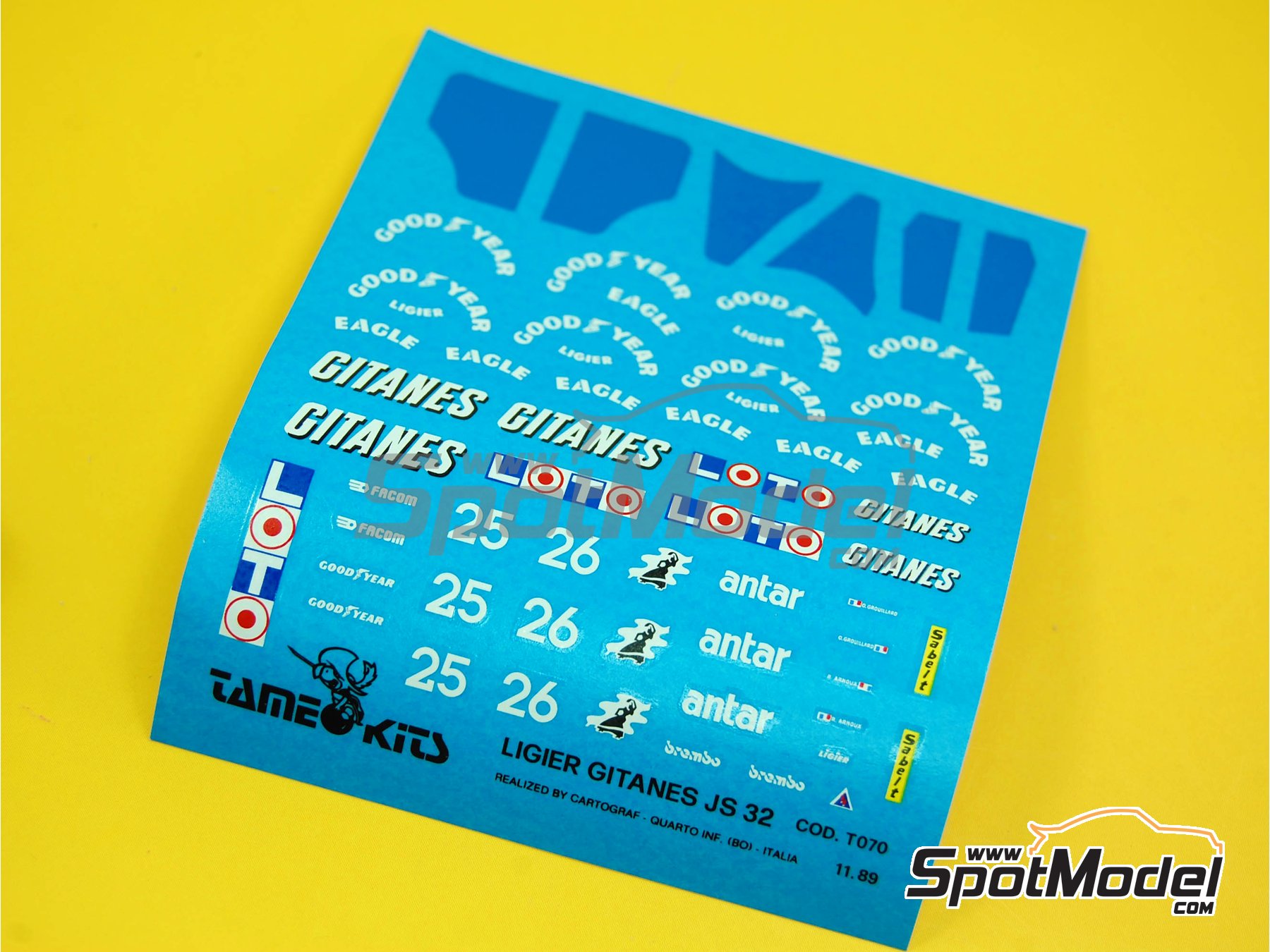 Image 8: Ligier Cosworth JS33 Equipo Equipe Ligier patrocinado por Gitanes - Gran Premio de Formula 1 de M&oacute;naco 1989 | Maqueta de coche en escala&nbsp;1/43 fabricado por Tameo Kits (ref.&nbsp;TMK098)